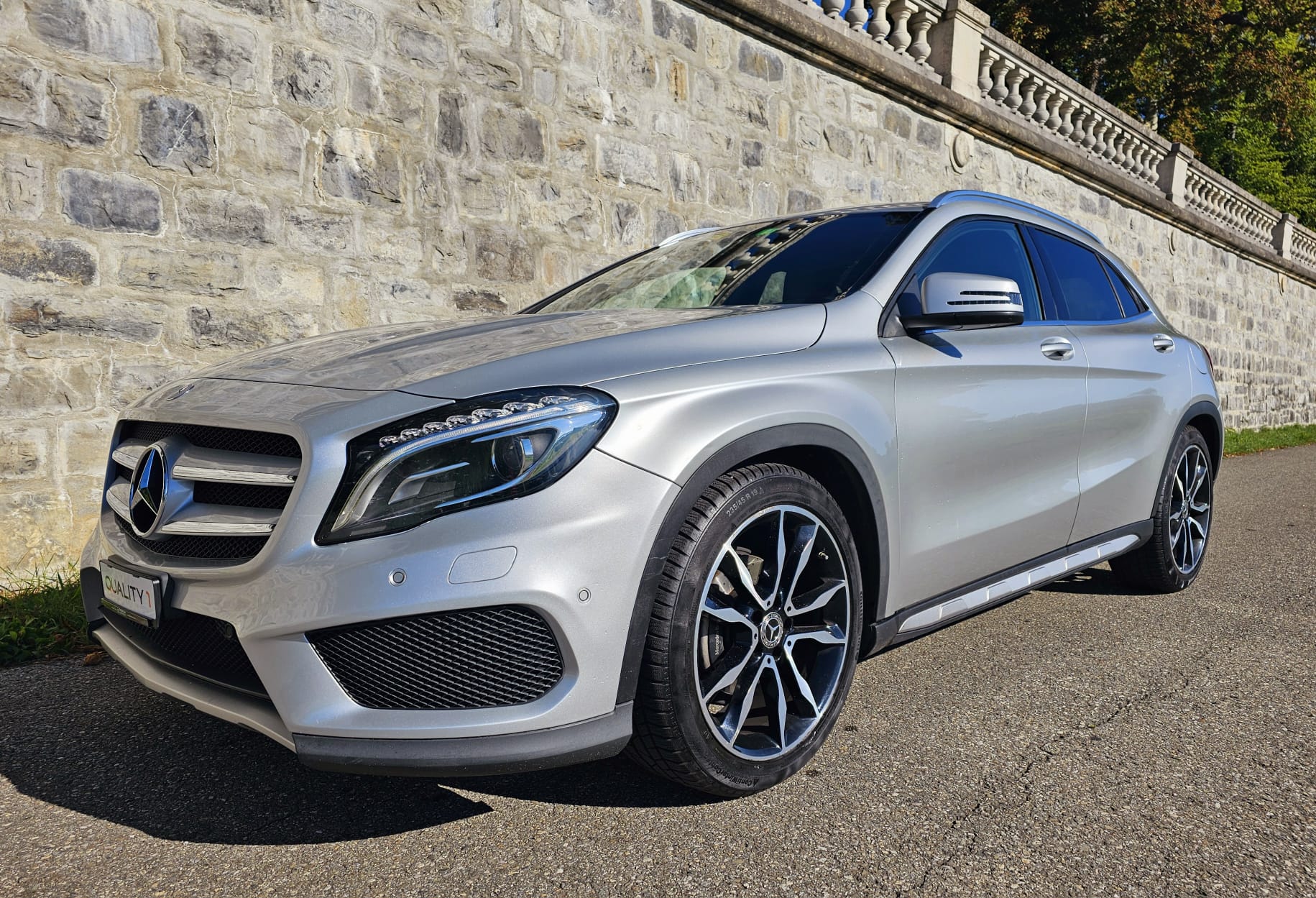 MERCEDES-BENZ GLA 200 AMG Line 7G-DCT