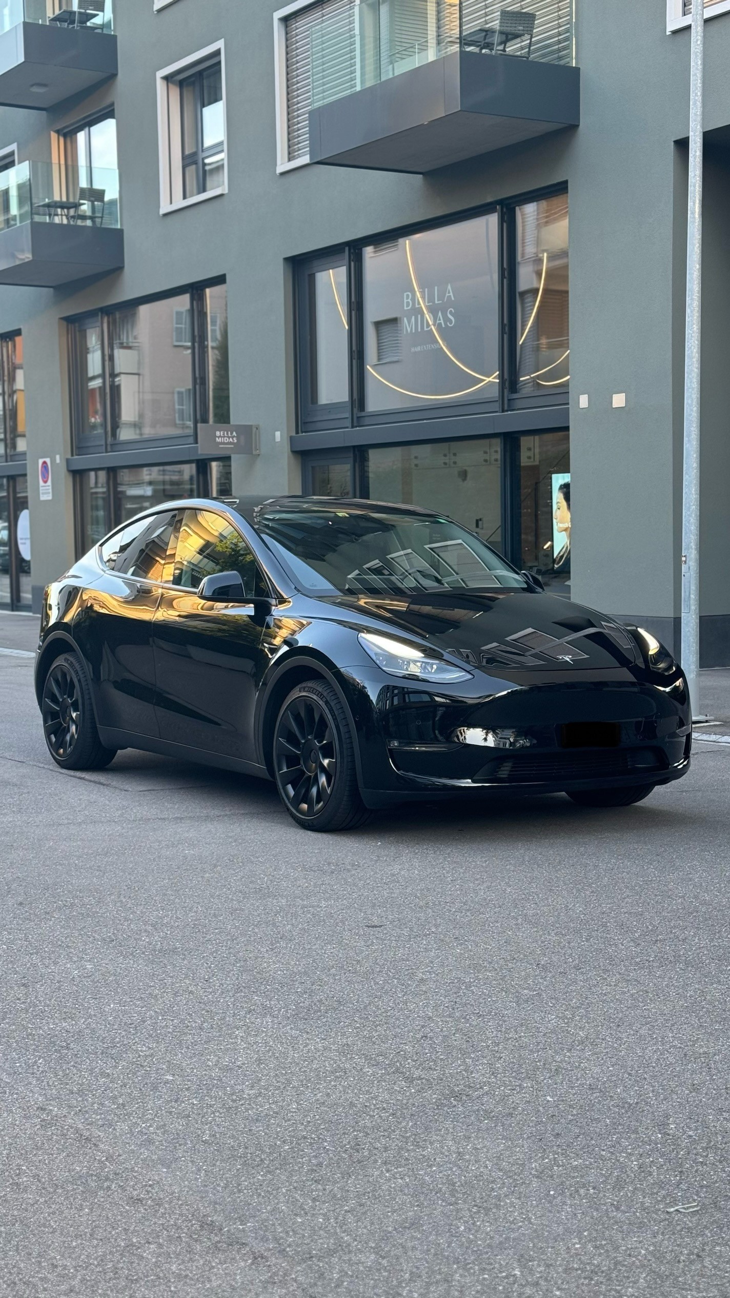 TESLA Model Y Long Range