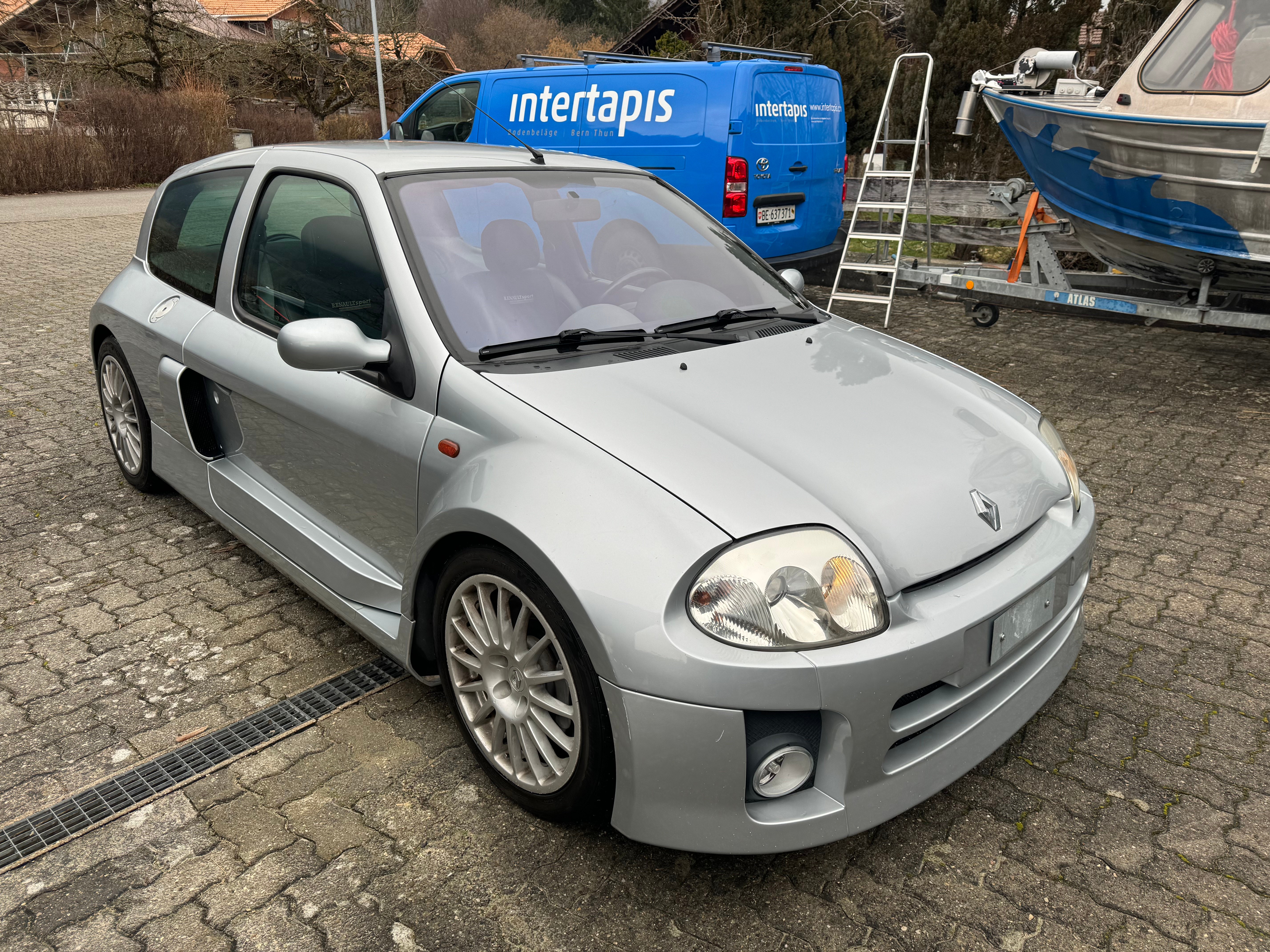 RENAULT Clio 3.0 V6