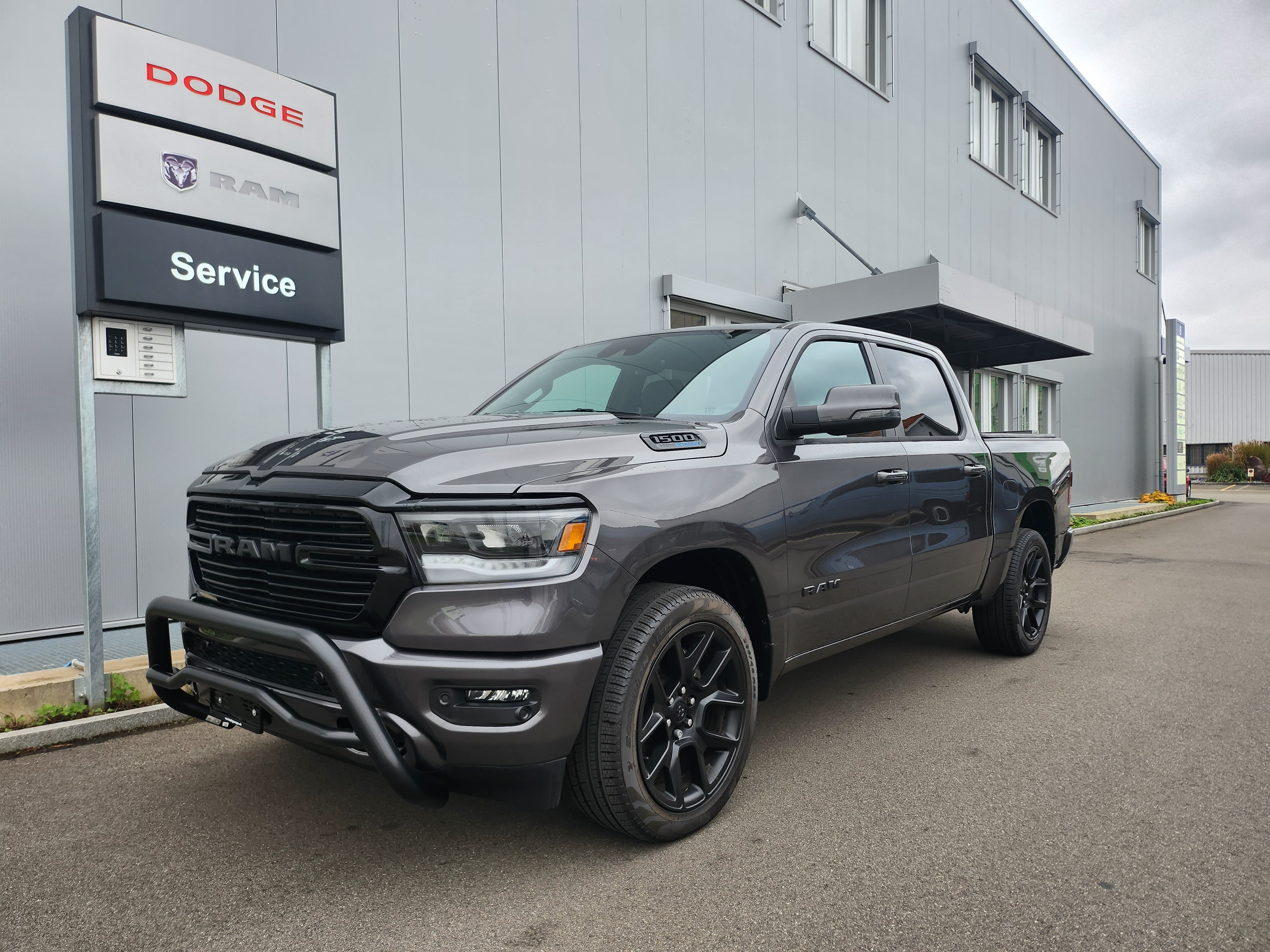 DODGE Ram 1500 5.7 4X4 Crew Cab Sport E-torque Night Edition