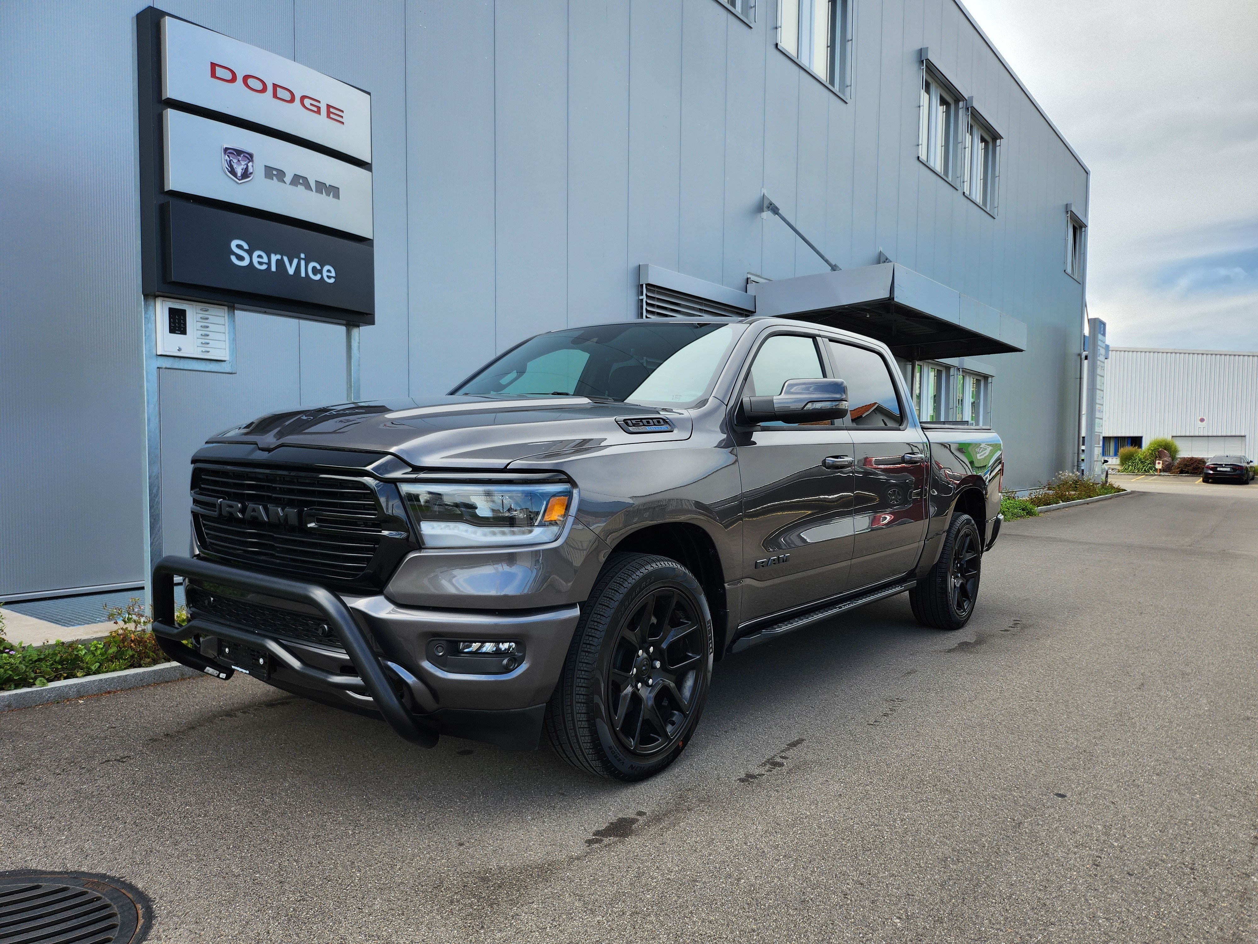 DODGE Ram 1500 5.7 4X4 Crew Cab Sport Night Edition E-torque