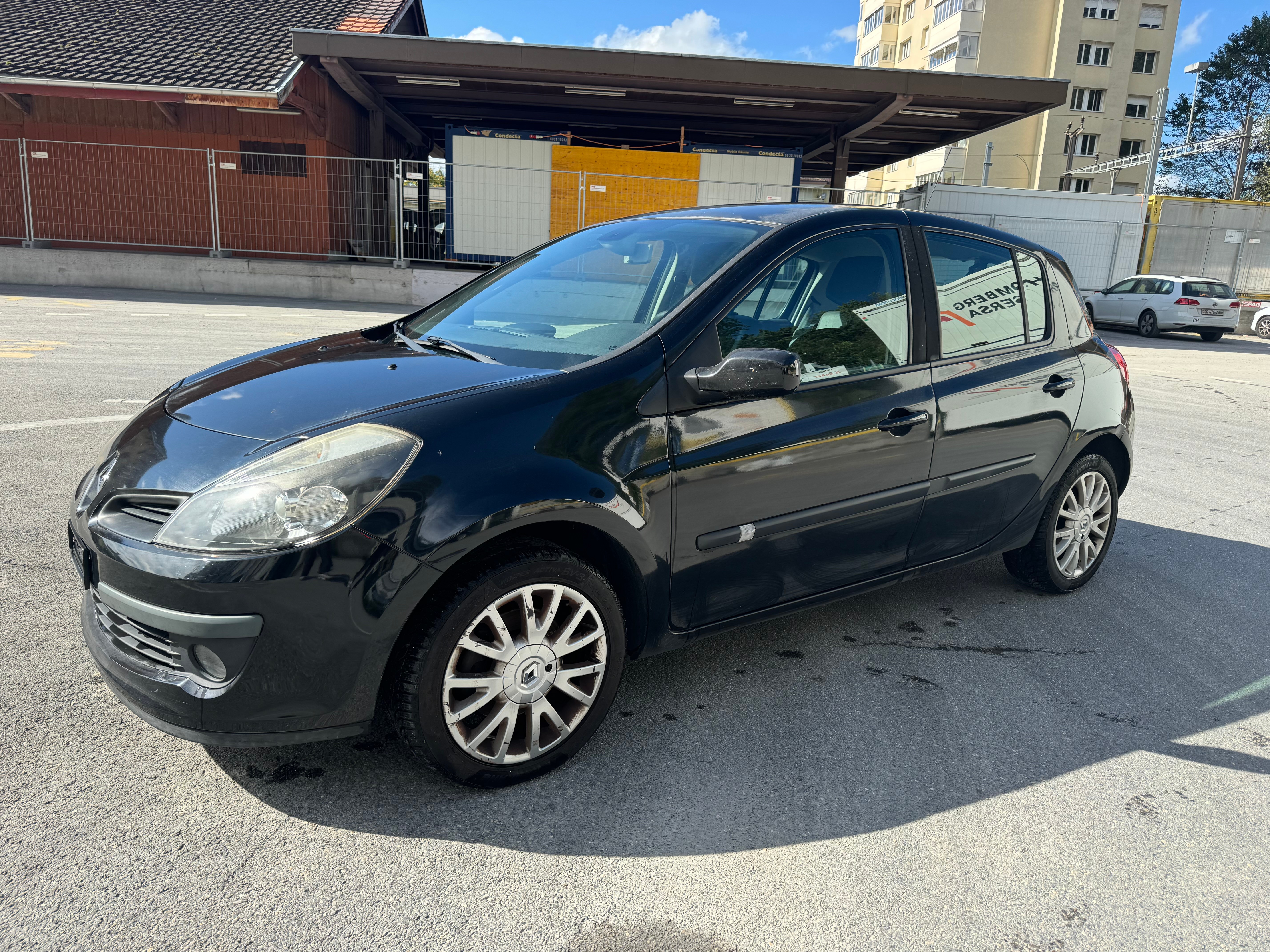 RENAULT Clio 2.0 16V Dynamique Automatic