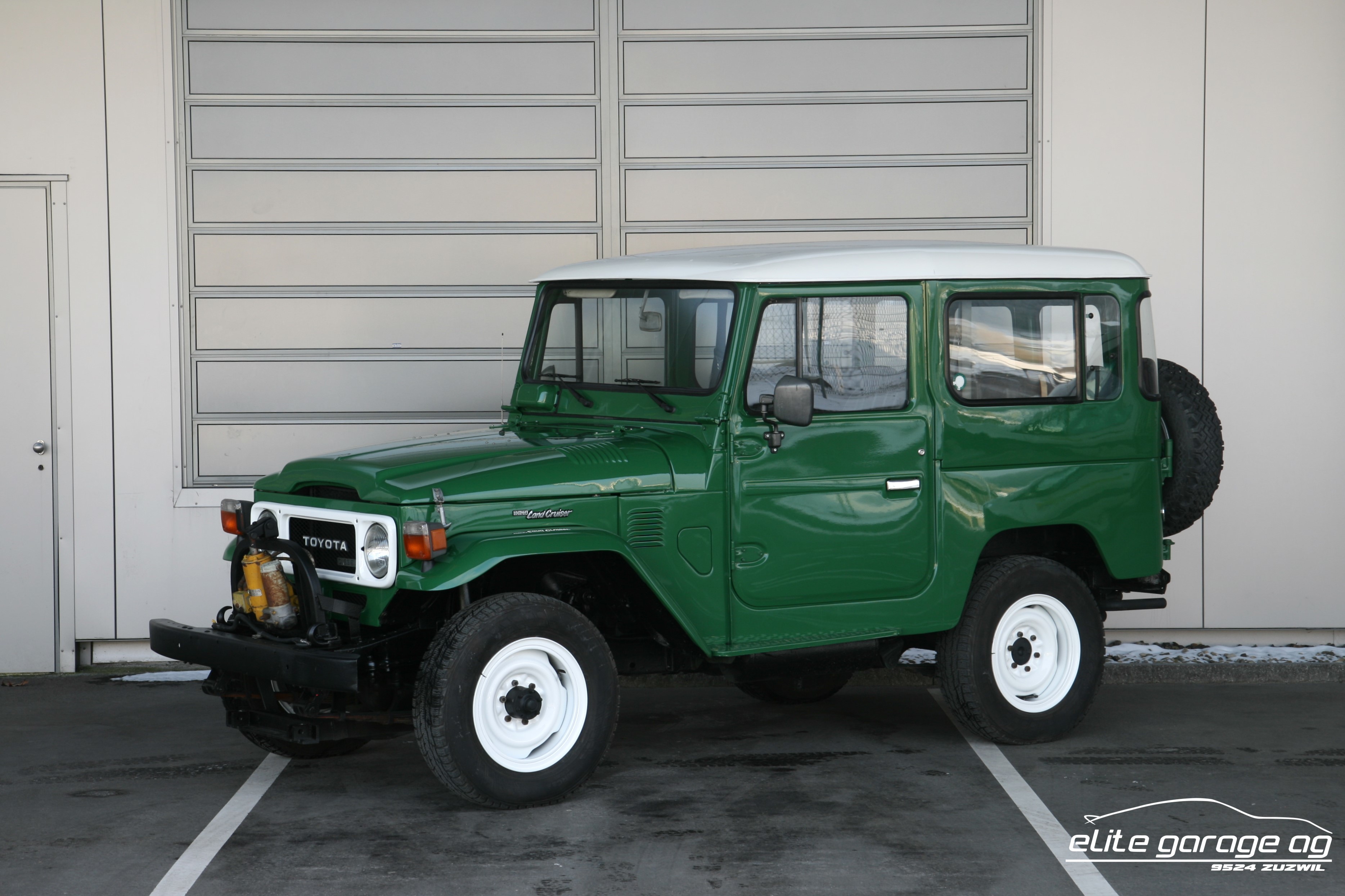 TOYOTA Land Cruiser BJ42