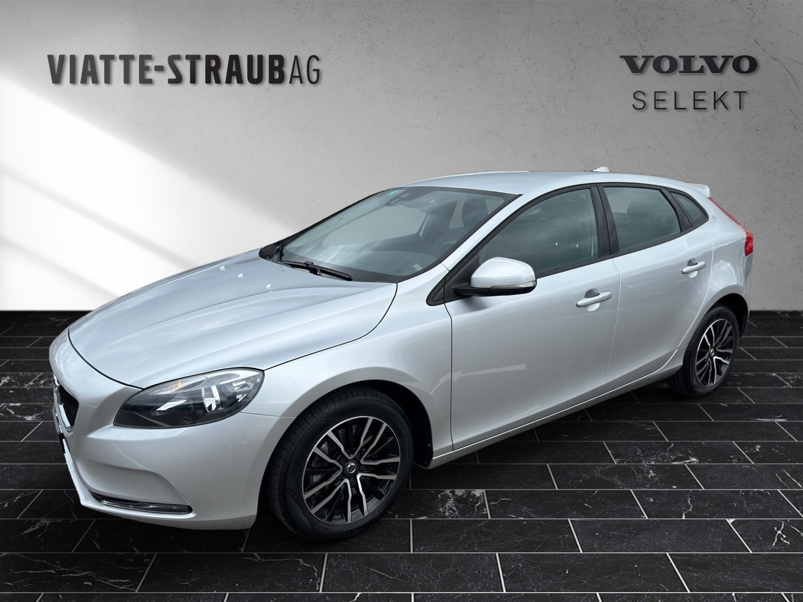 VOLVO V40 2.0 D3 Momentum S/S