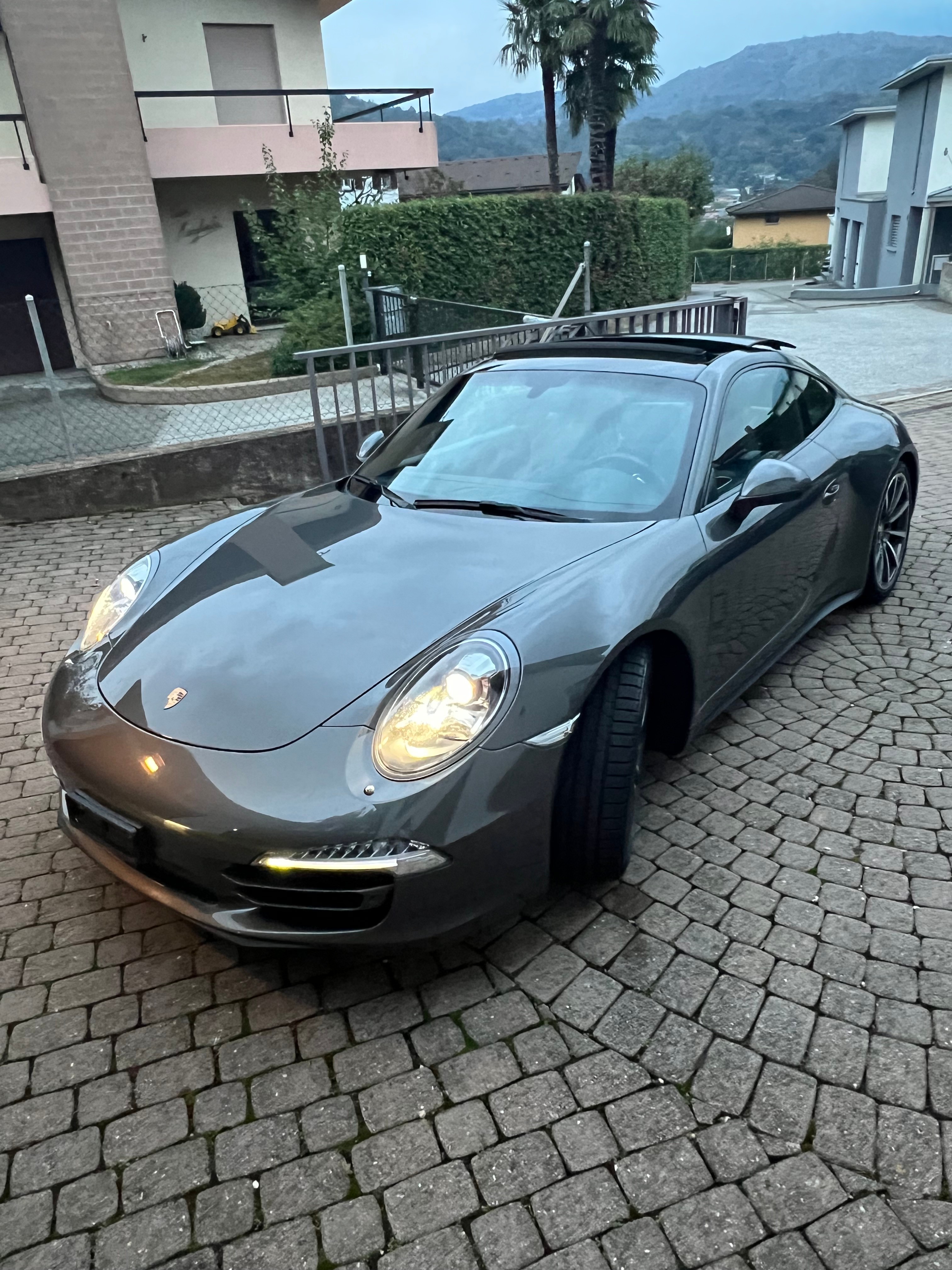 PORSCHE CARRERA 4S