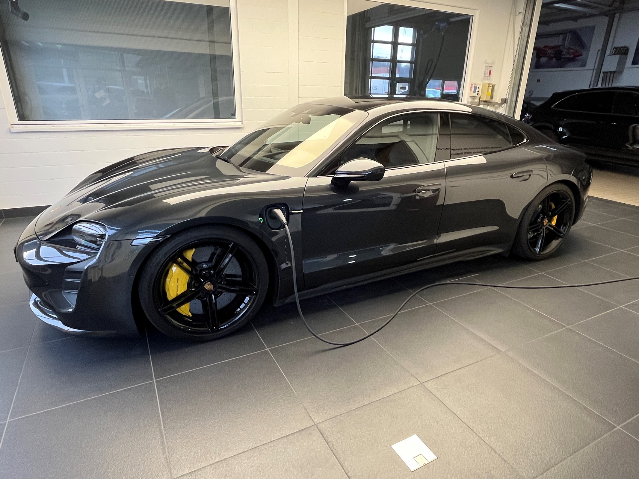 PORSCHE Taycan Turbo S