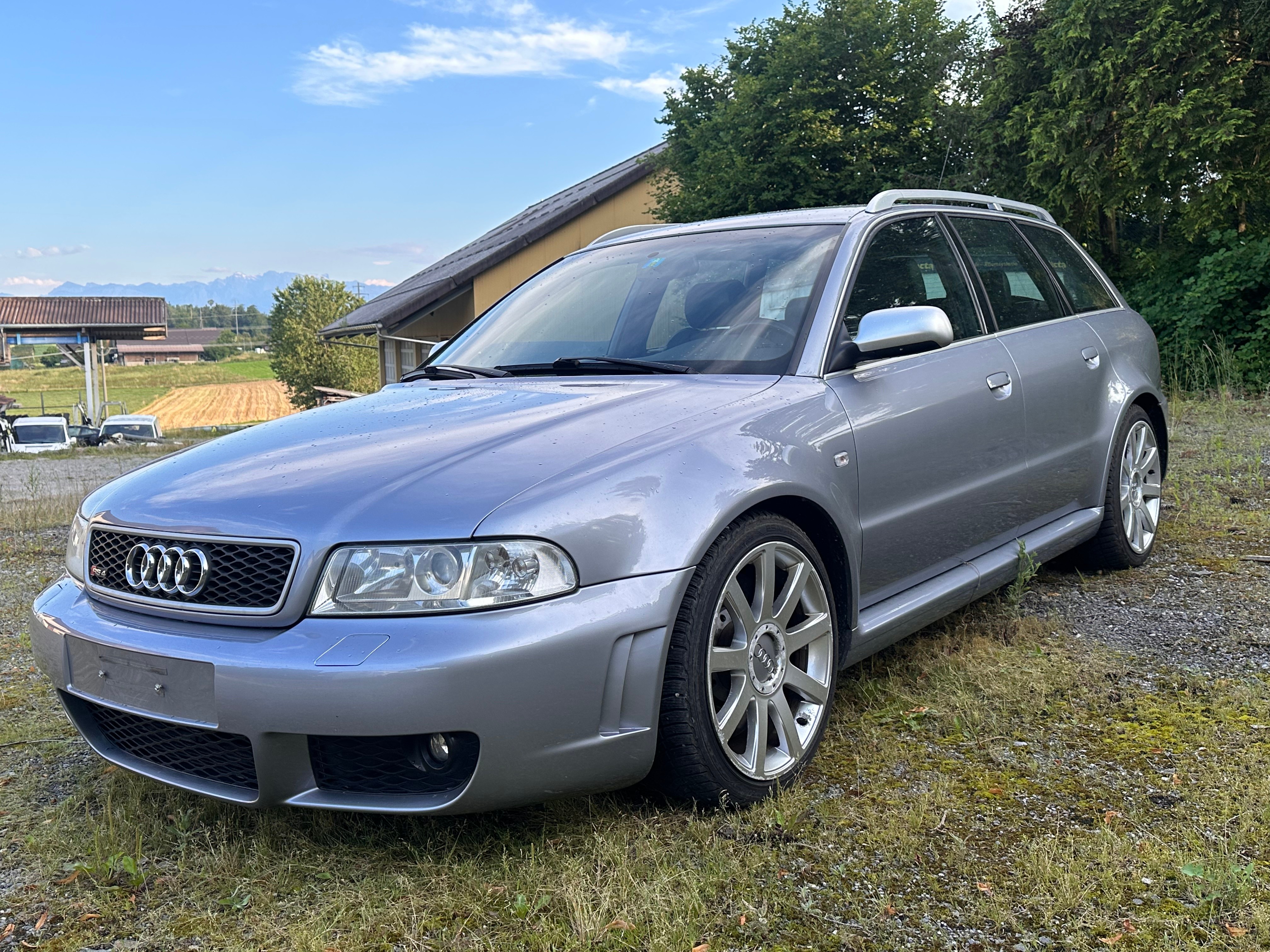 AUDI RS4 Avant quattro