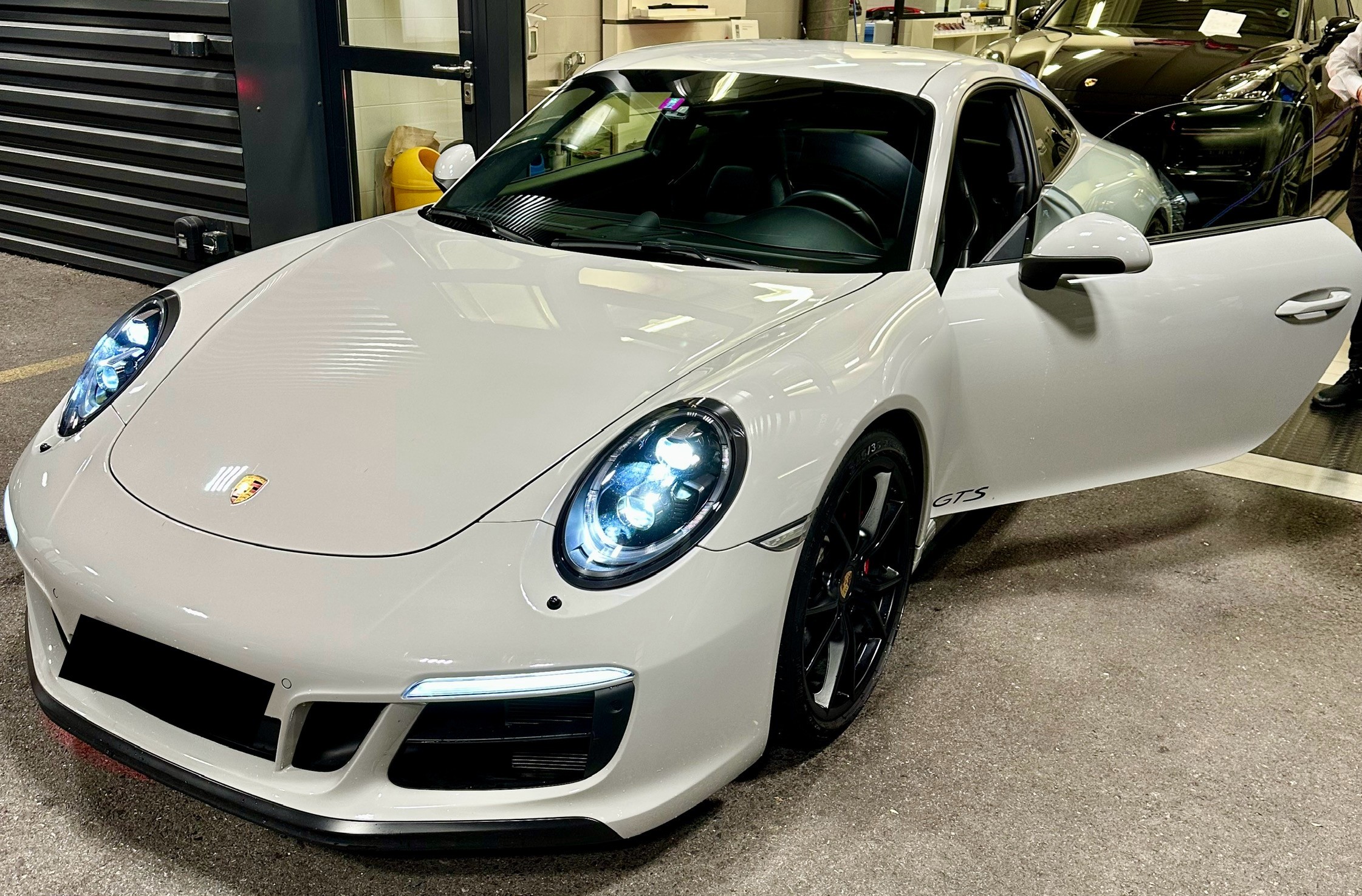 PORSCHE 911 Carrera 4 GTS PDK