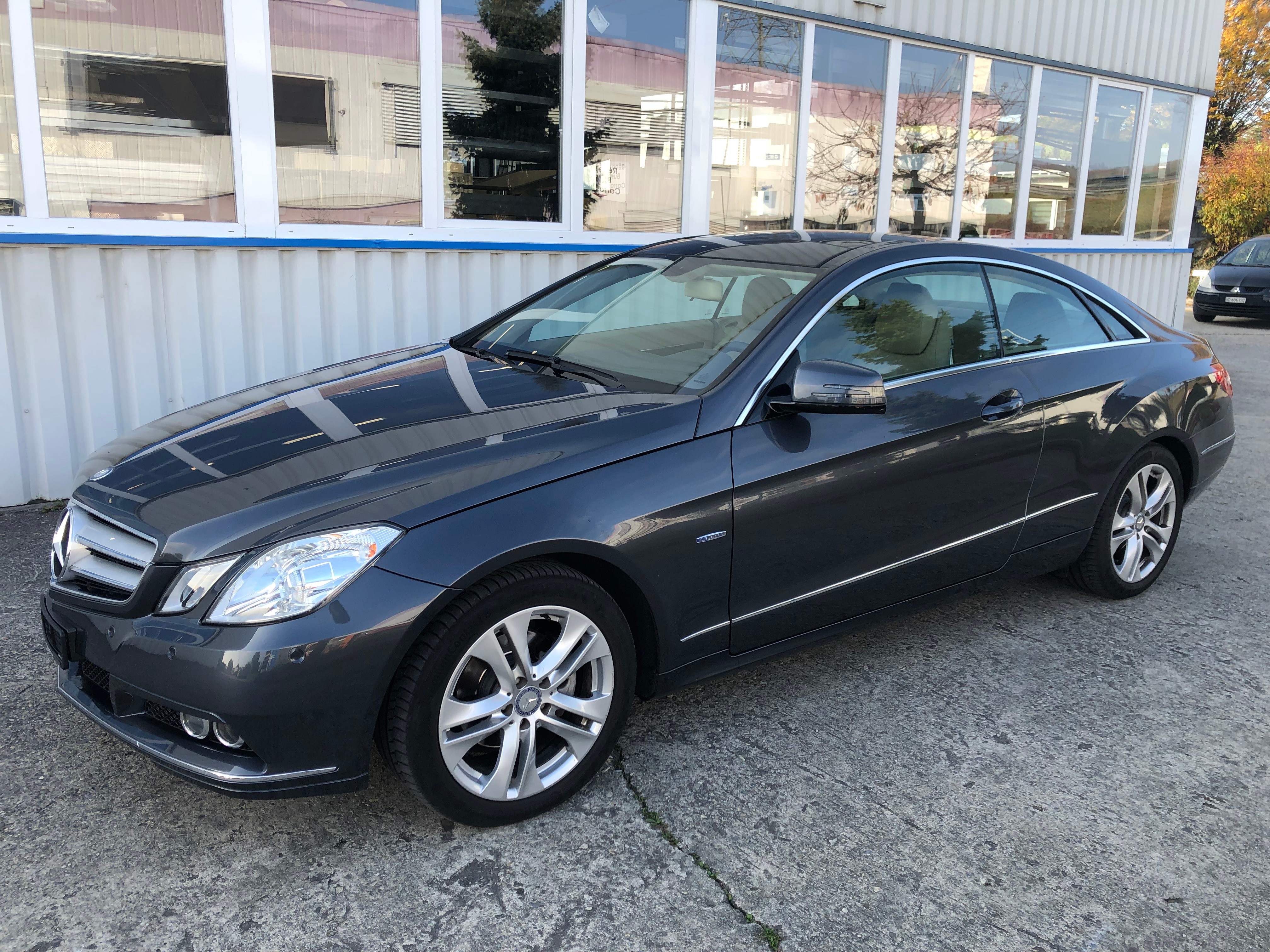 MERCEDES-BENZ E 200 CGI BlueEfficiency Automatic (66)