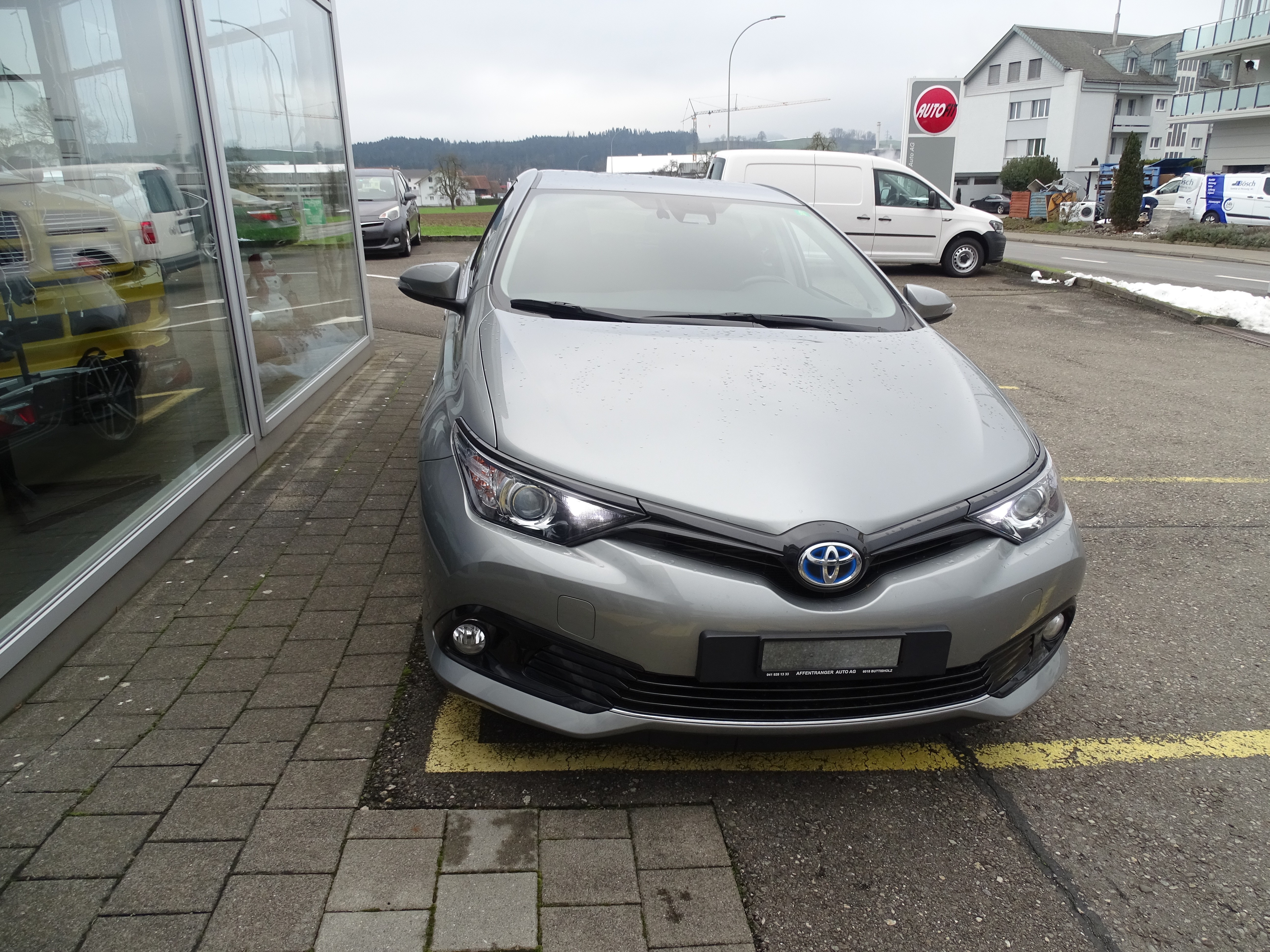 TOYOTA Auris 1.8 HSD Active e-CVT