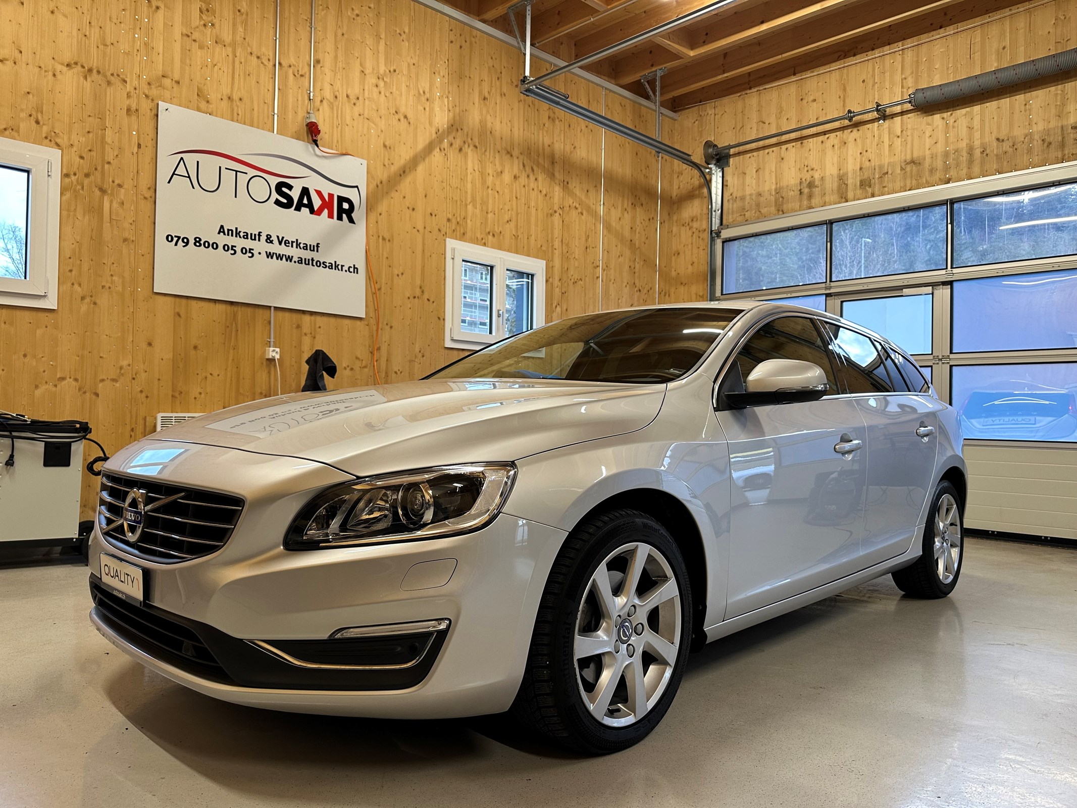 VOLVO V60 D4 Summum Geartronic