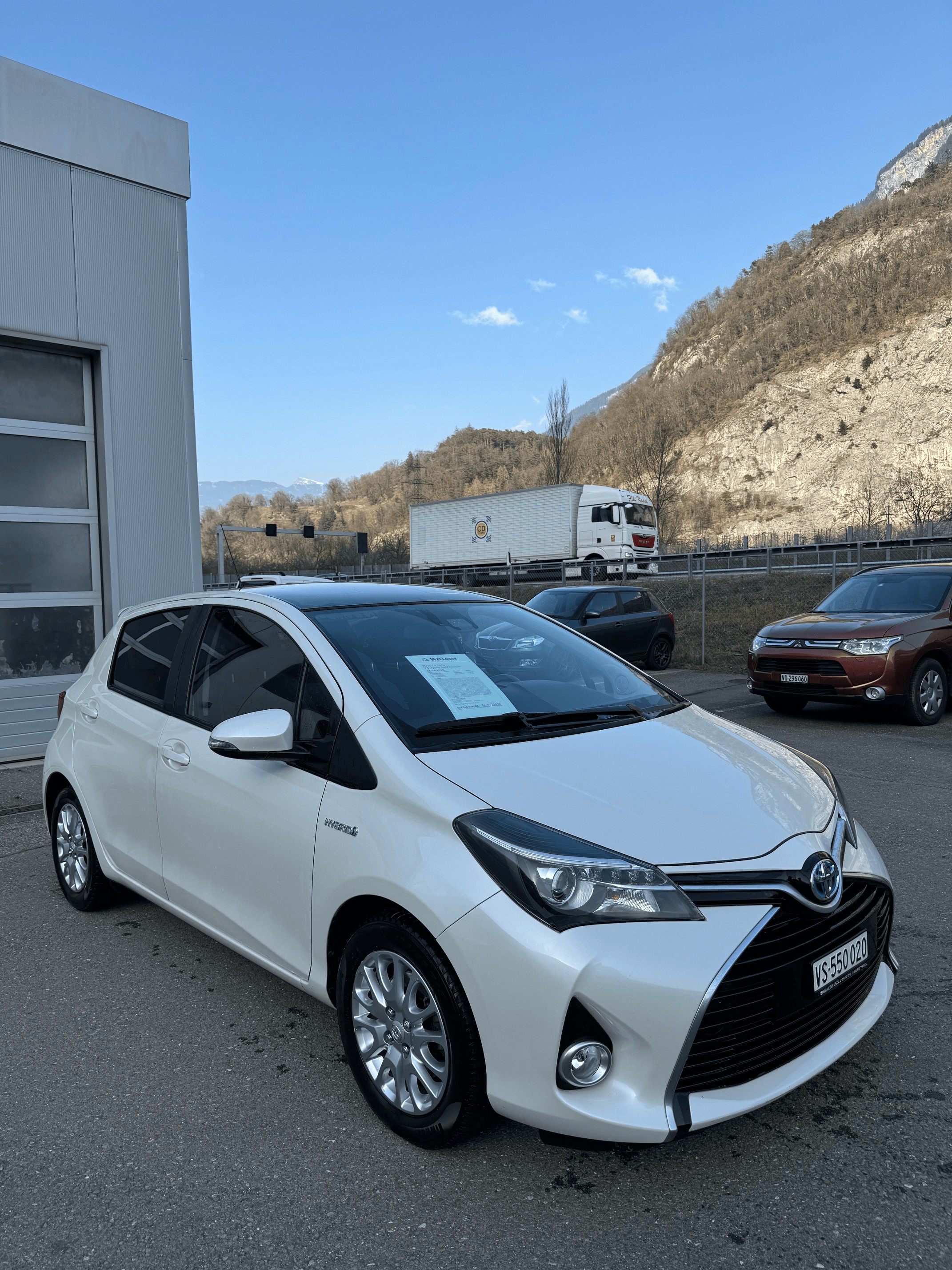 TOYOTA Yaris 1.5 VVT-i Hybrid Sol Premium e-CVT