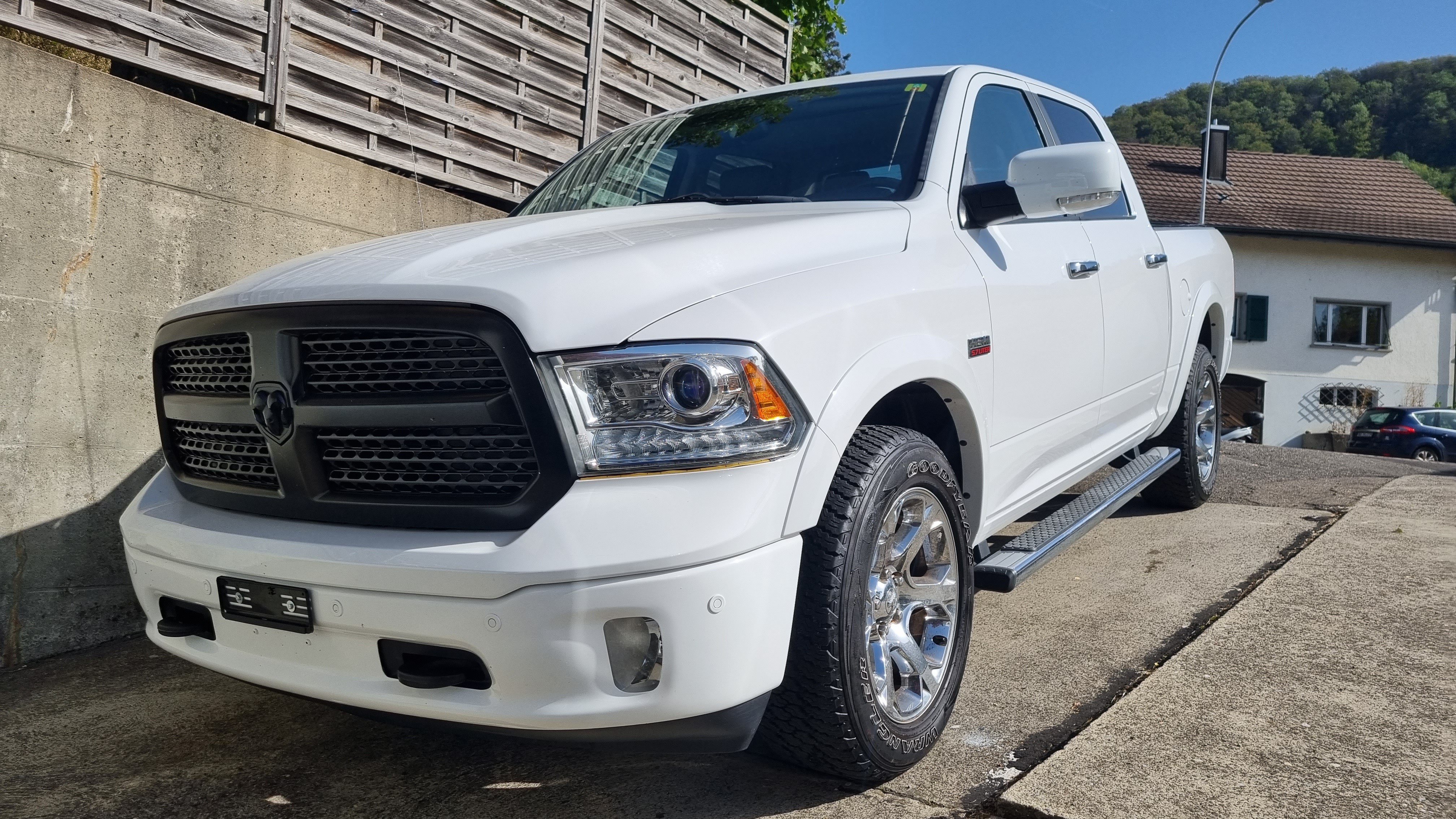 DODGE 5.7 Laramie