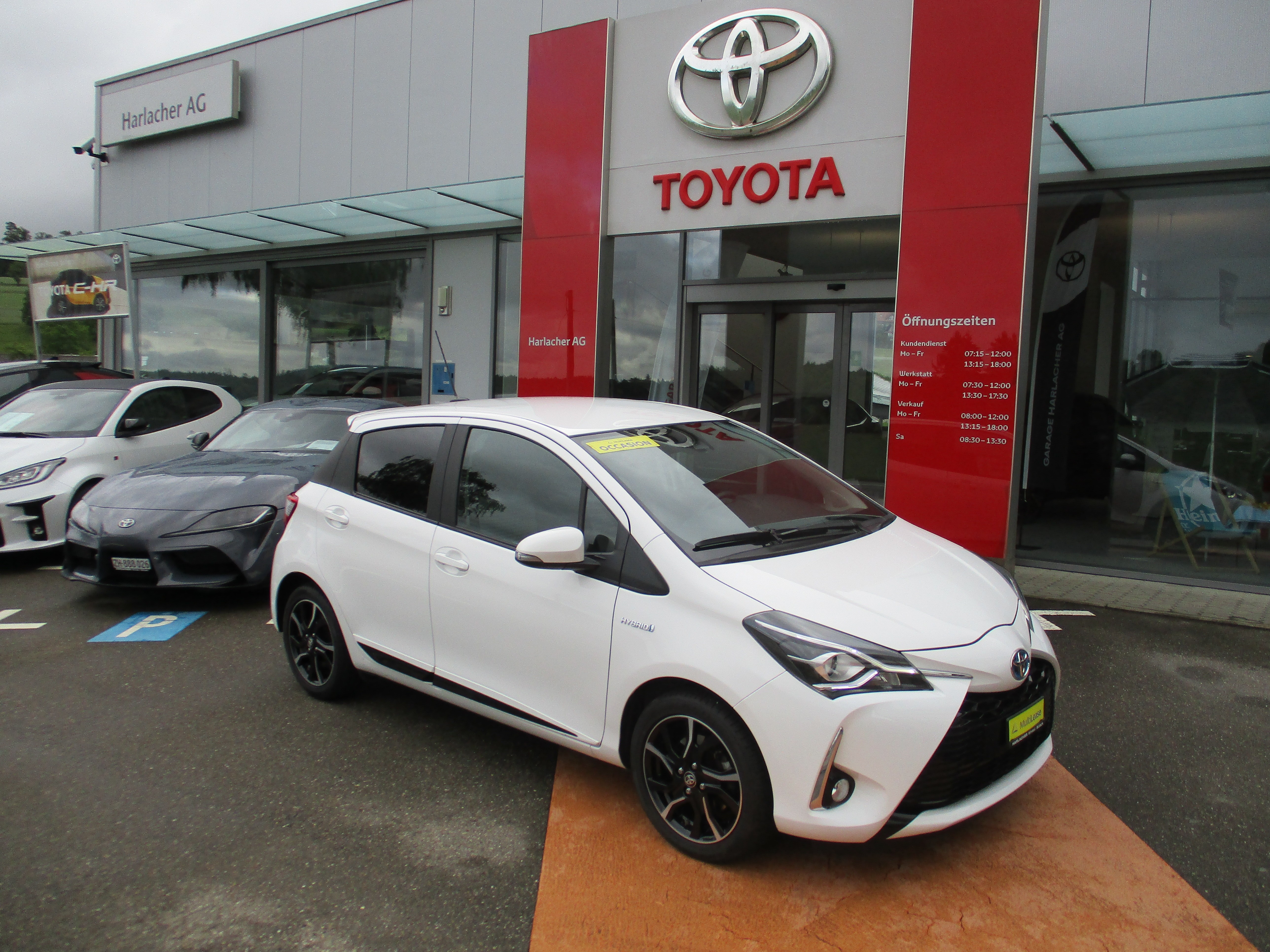 TOYOTA Yaris 1.5 VVT-i Hybrid Trend e-CVT