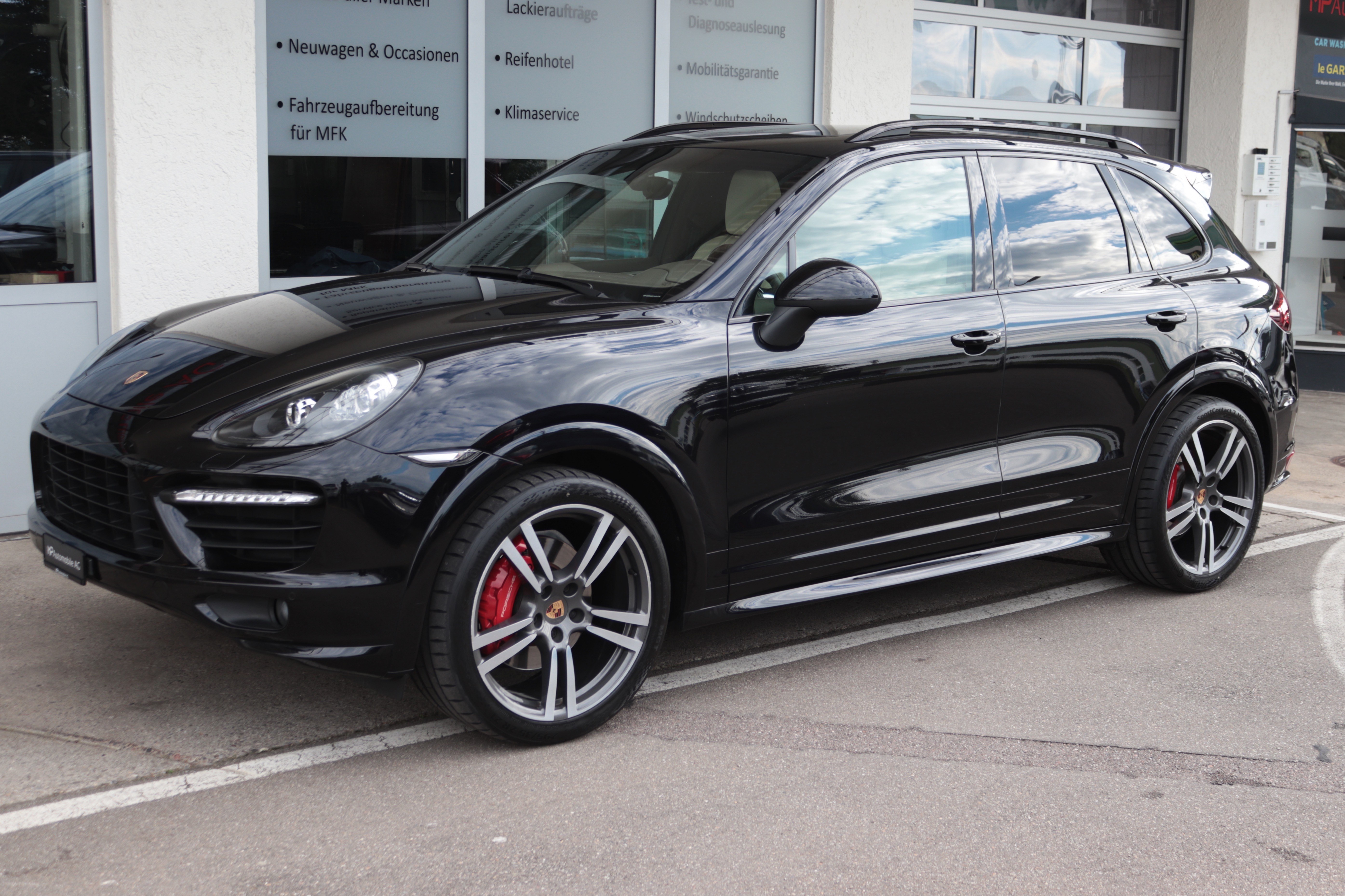 PORSCHE Cayenne GTS