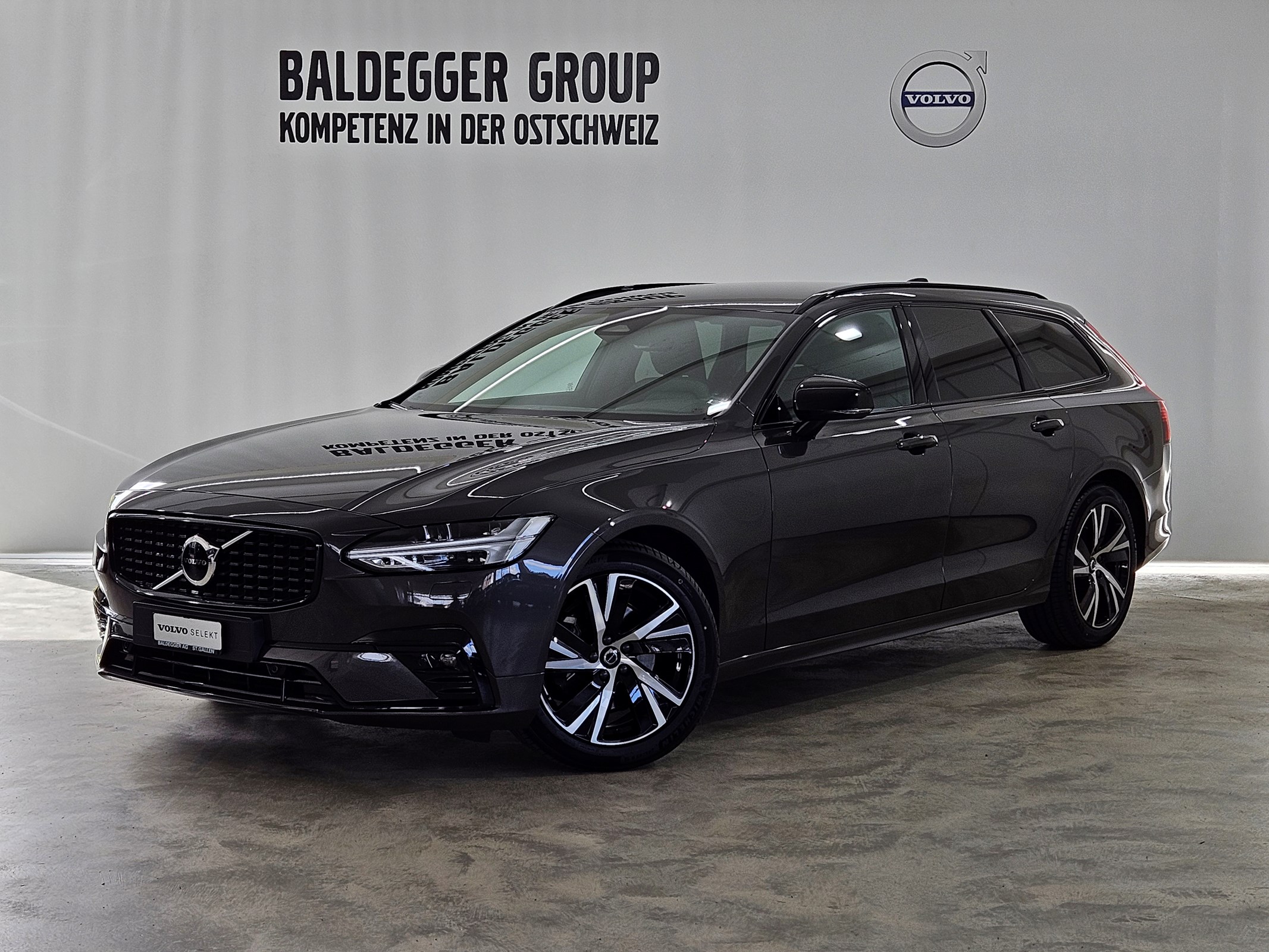 VOLVO V90 2.0 B5 R-Design AWD