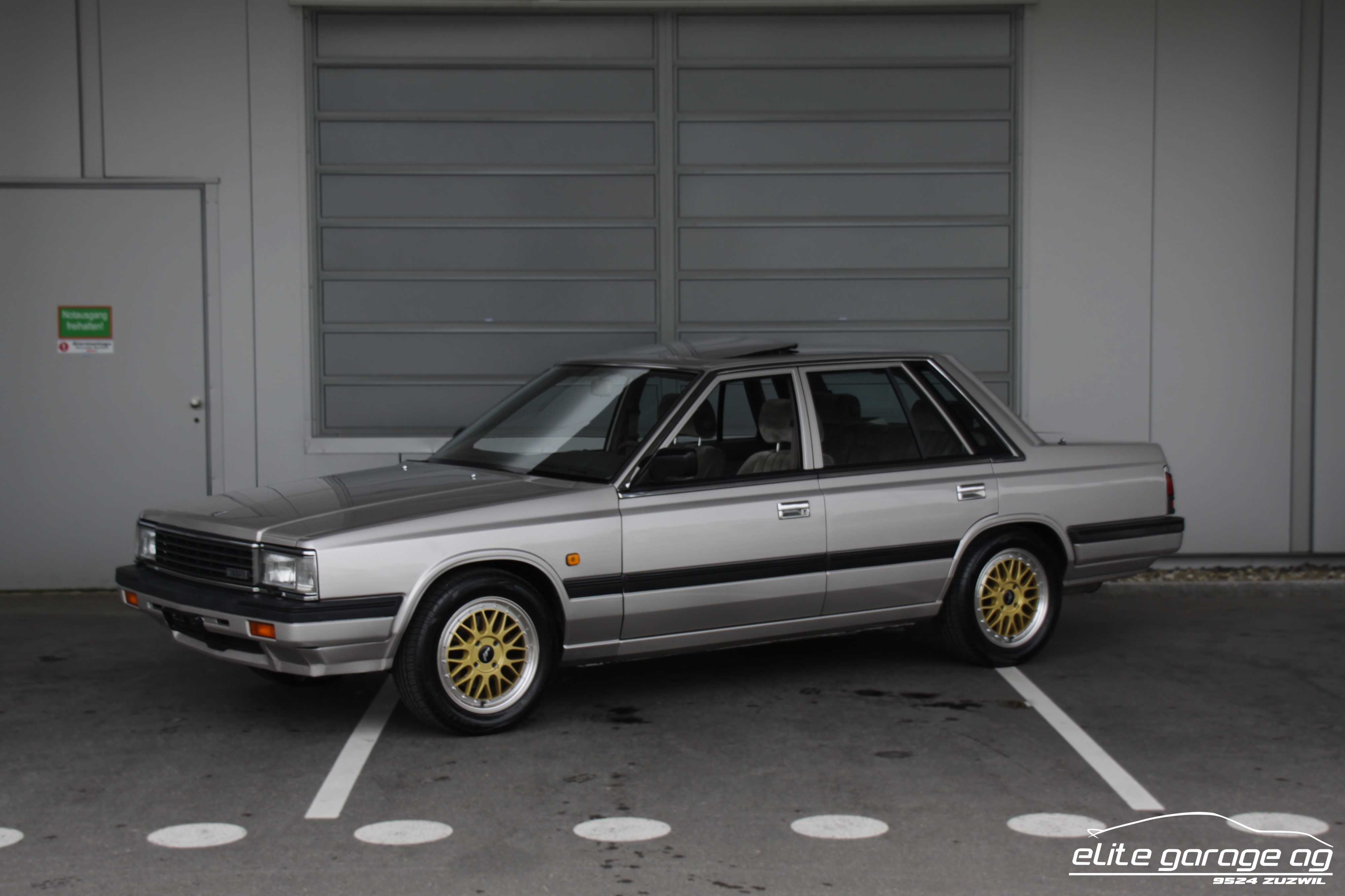 NISSAN Laurel 3.0 E/SGX