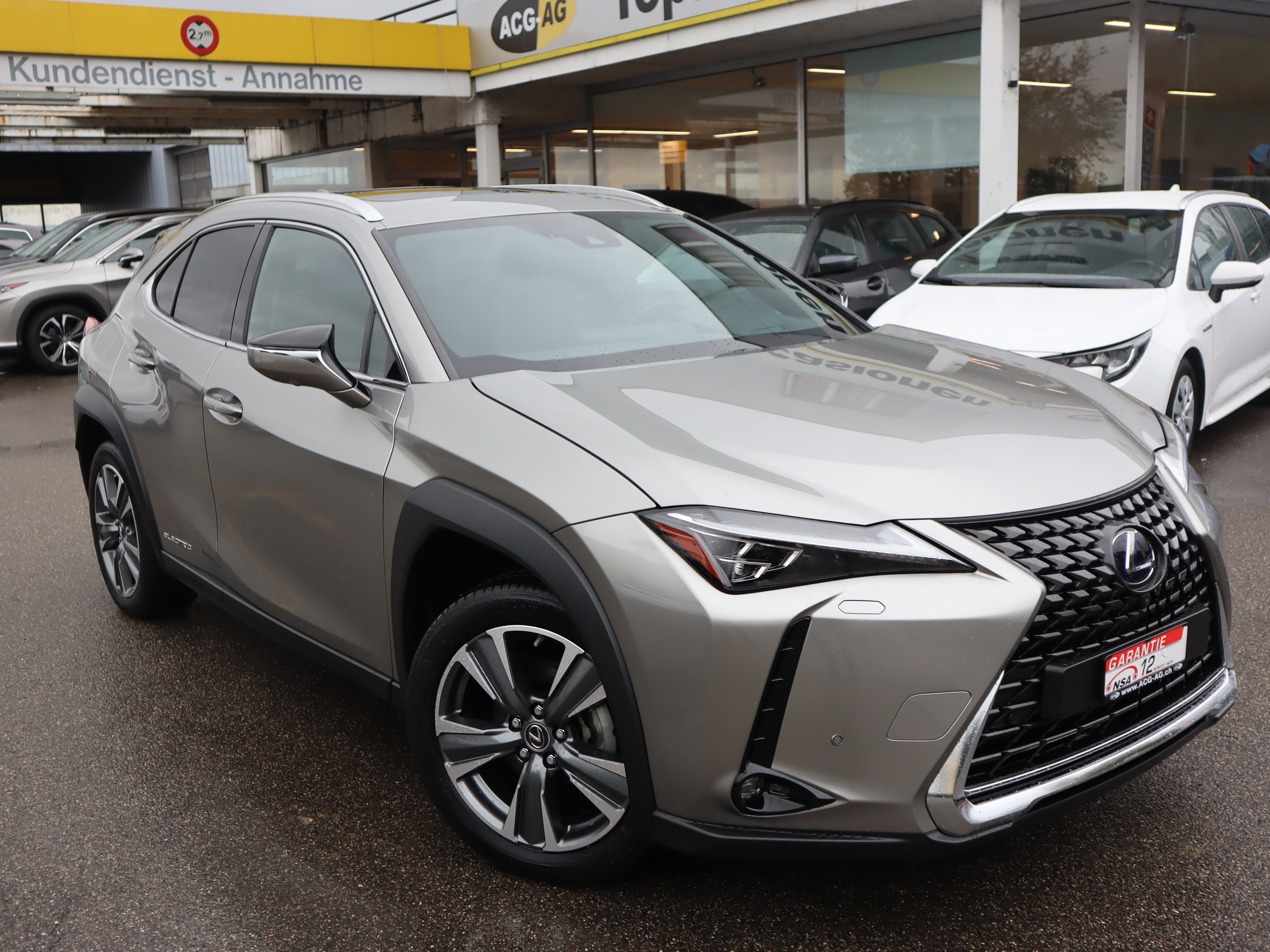 LEXUS UX 300e Excellence Automatic ** Voll-Leder Ausstattung ** Gr-Navi ** RF-Kamera 360° ** Glasschiebedach ** HUD ** Neues Mod