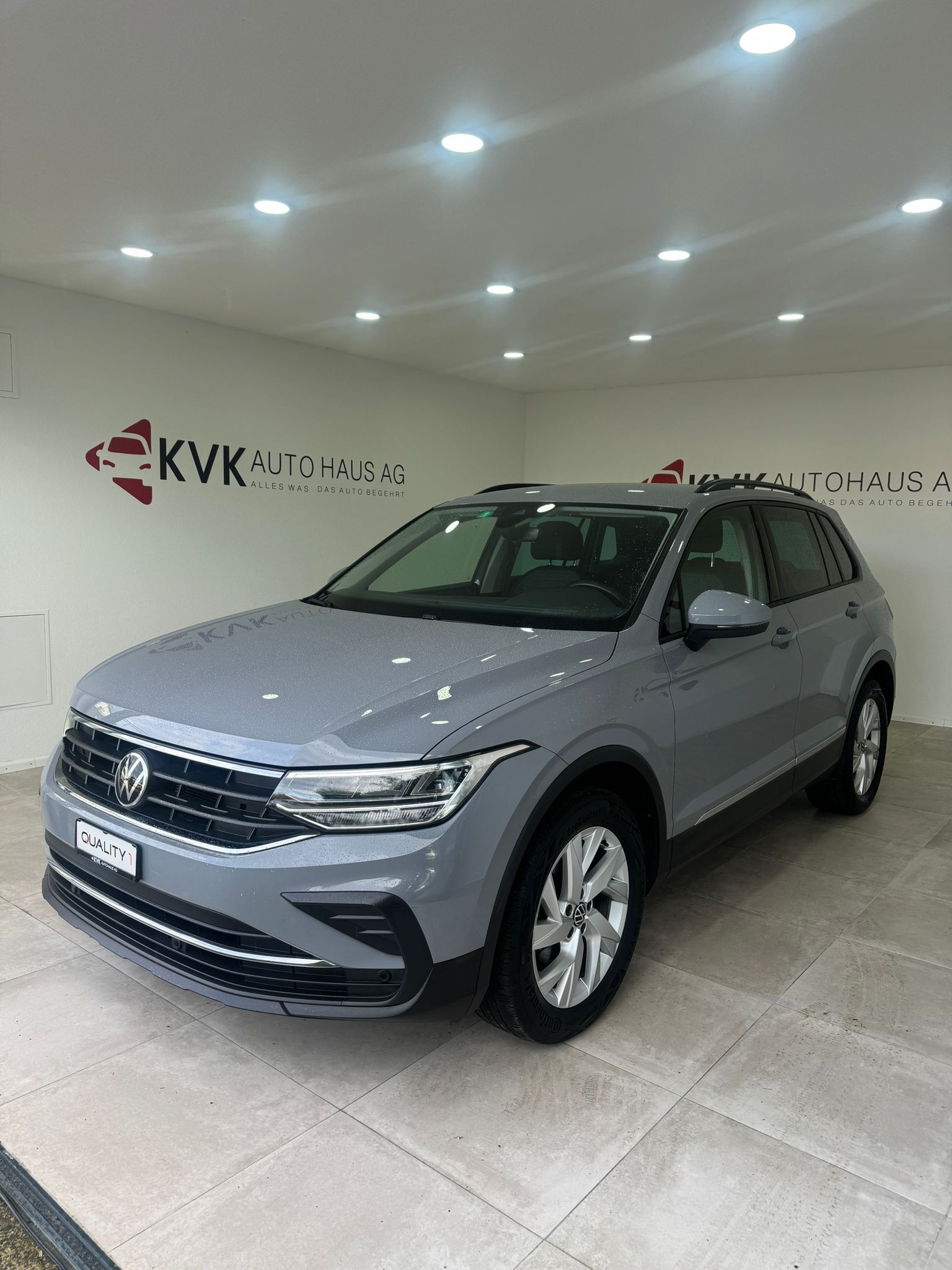 VW Tiguan 2.0 TDI SCR Life 4Motion DSG **Top gepflegt**MFK gültig bis 2026**ab Service**8-fach bereift** sportlicher Ausstattung