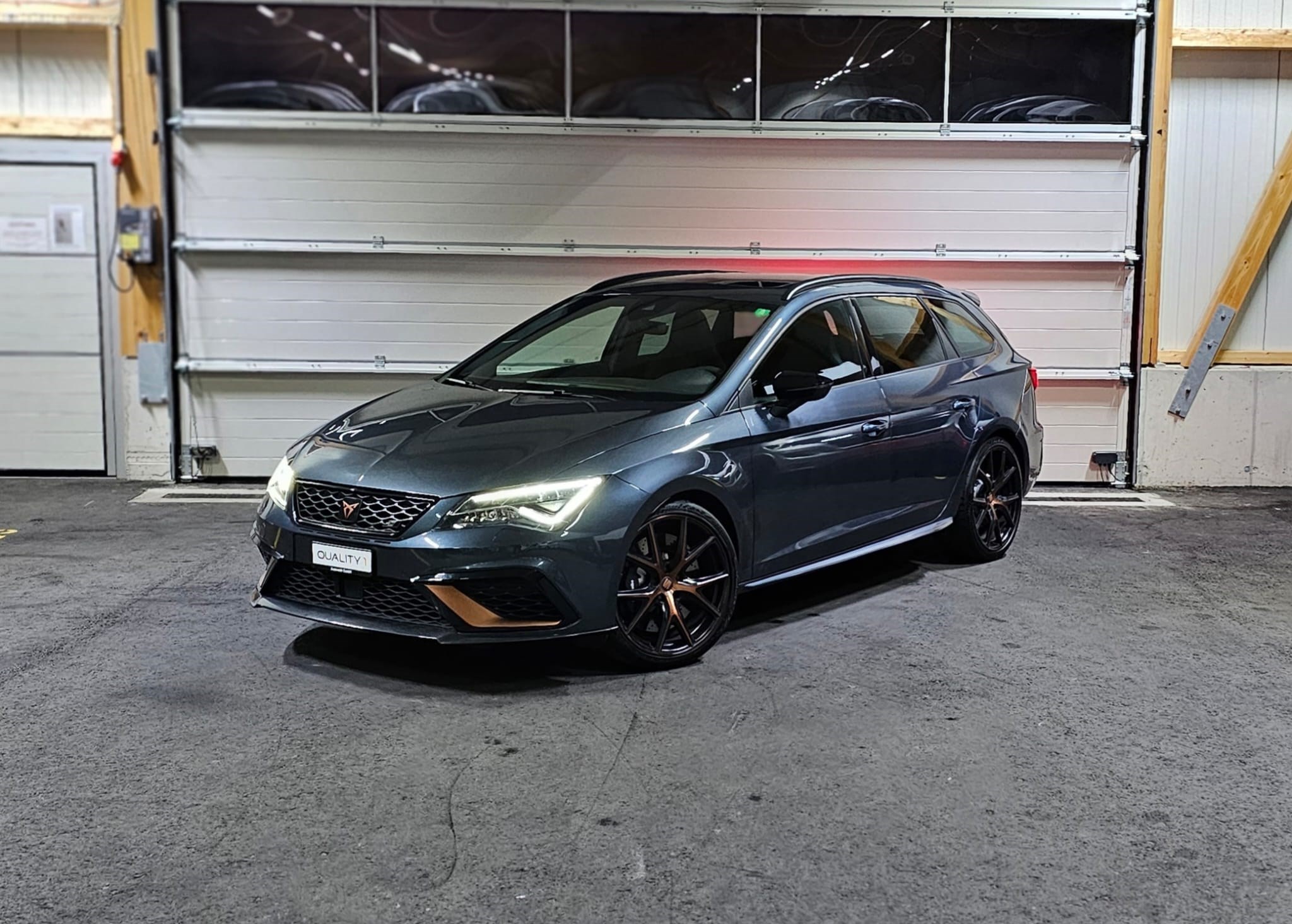 SEAT Leon ST 2.0 TSI Cupra R 300 4 Drive DSG *CH-Fahrzeug*