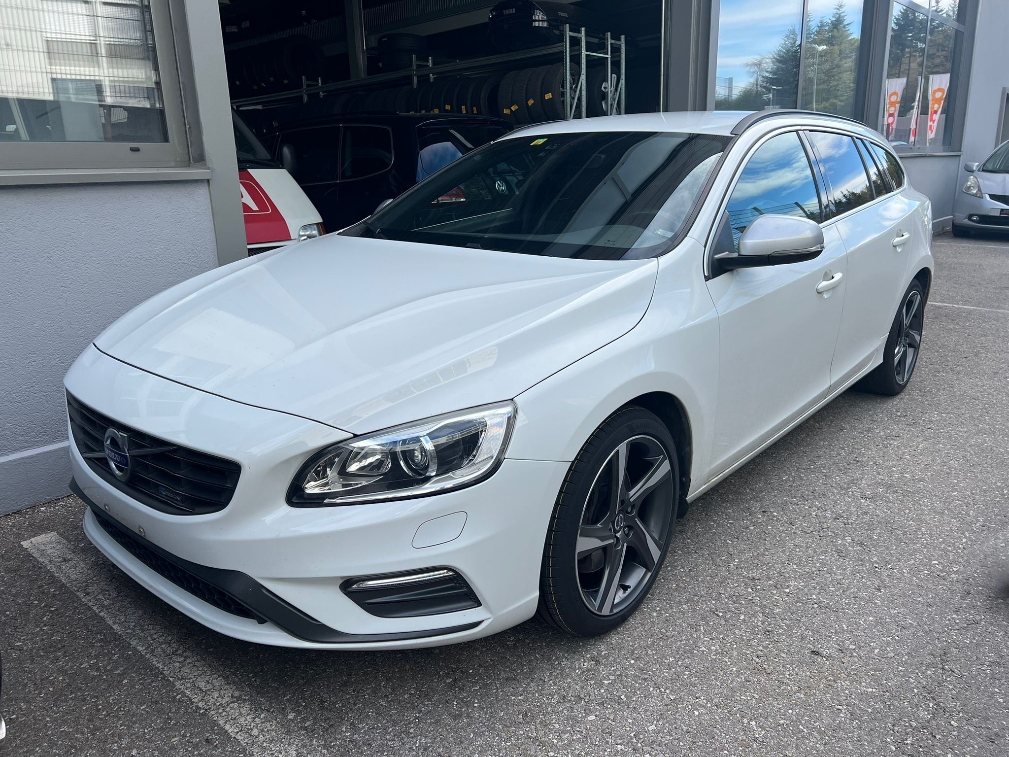 VOLVO V60 T6 Momentum R-Design Geartronic