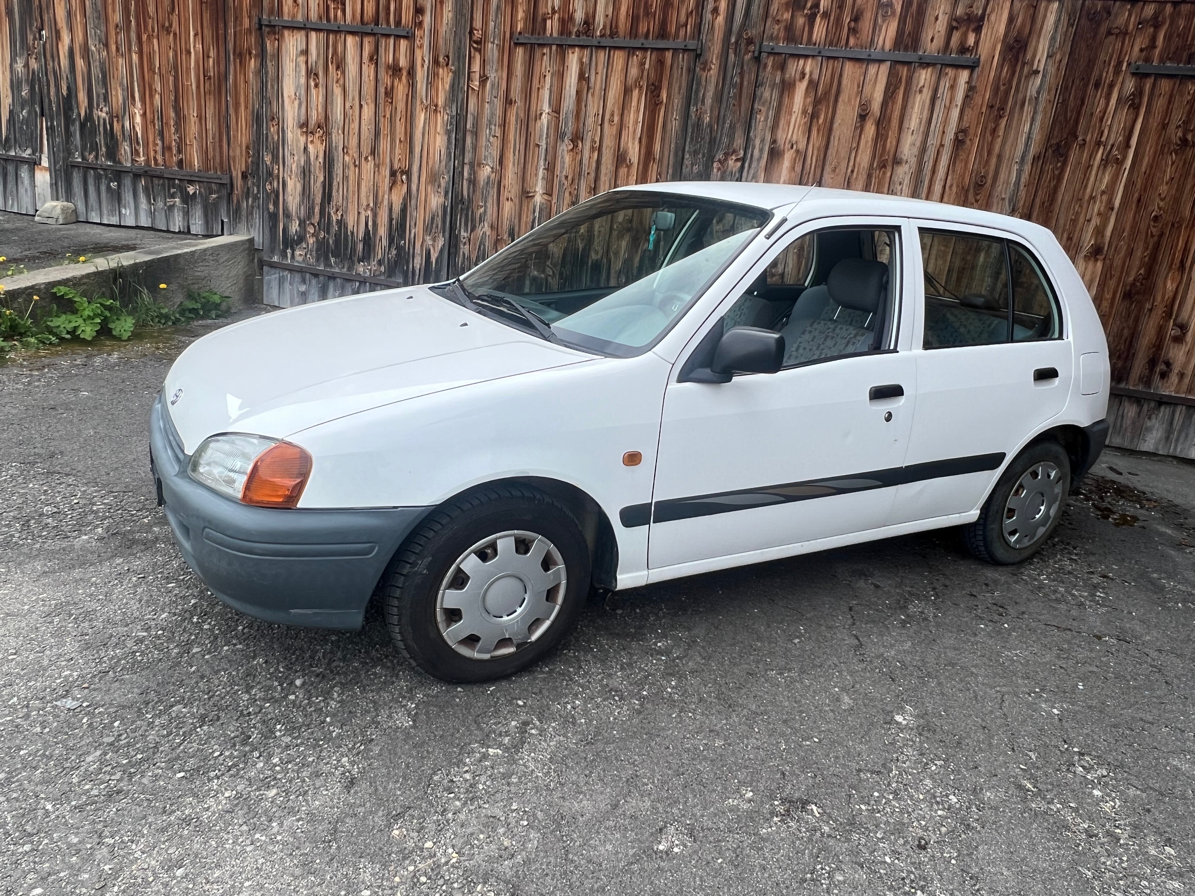 TOYOTA STARLET