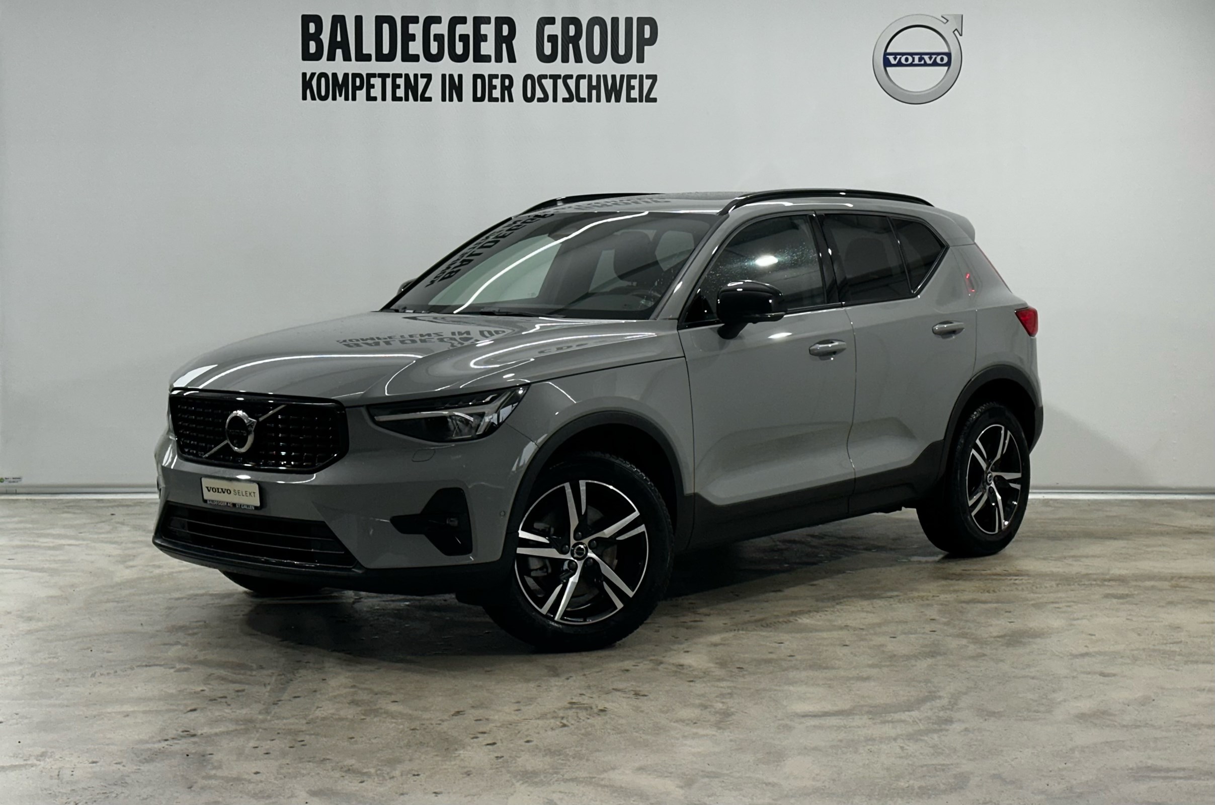 VOLVO XC40 2.0 B3 MH Plus Dark