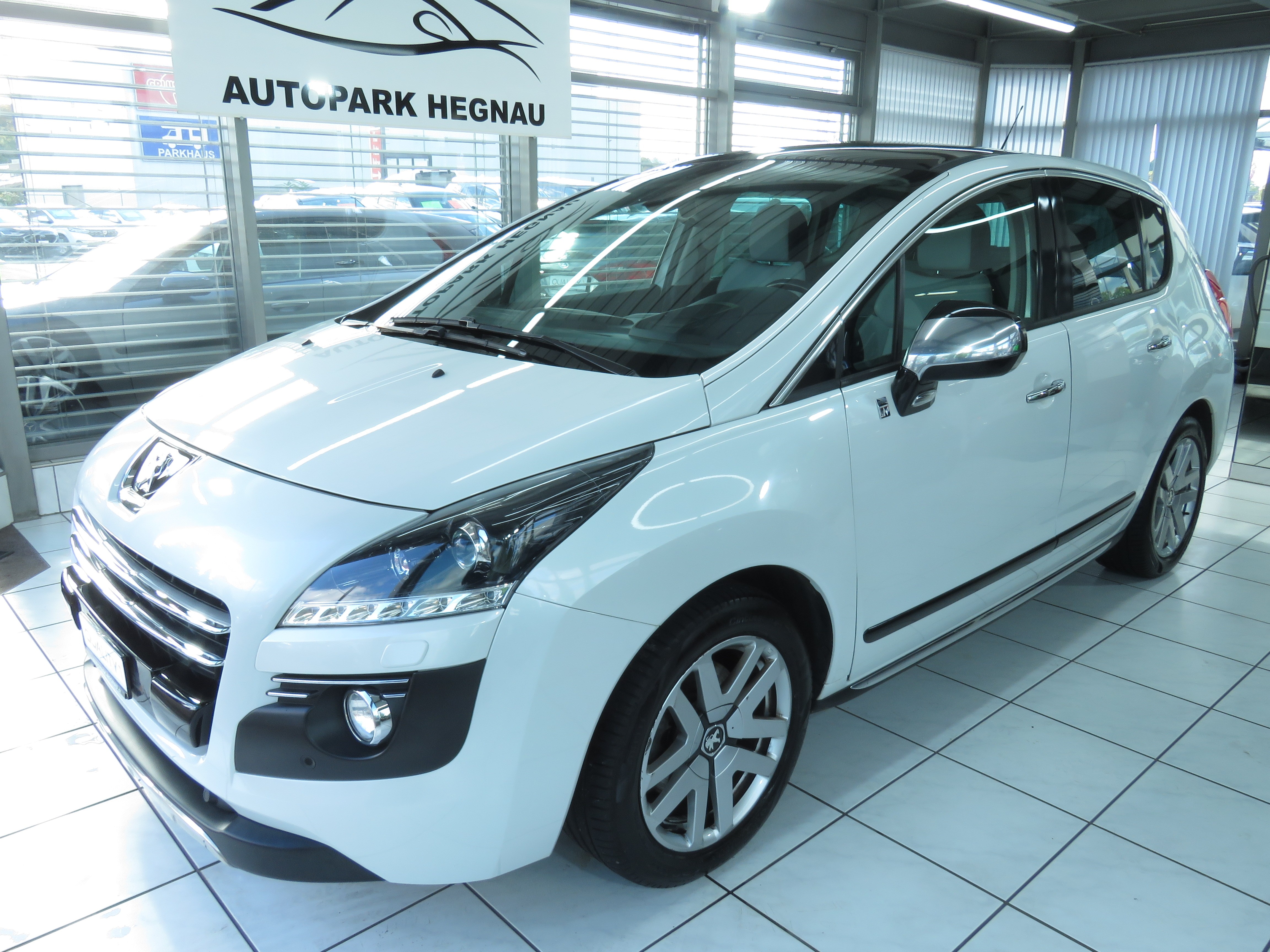 PEUGEOT 3008 HYbrid4 2.0 HDI EGS6 (Automat)