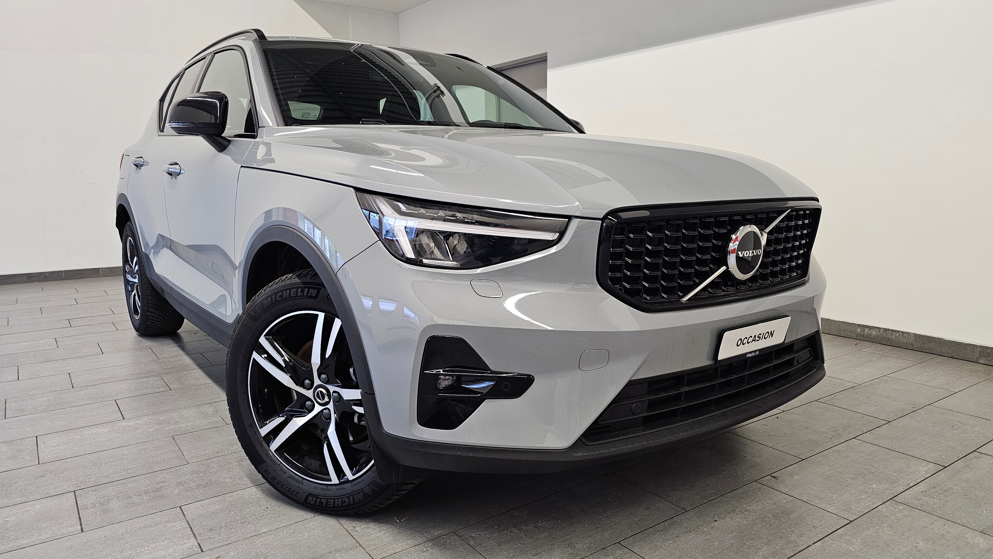 VOLVO XC40 B3 Benzin Mild Hybrid Plus Dark DCT