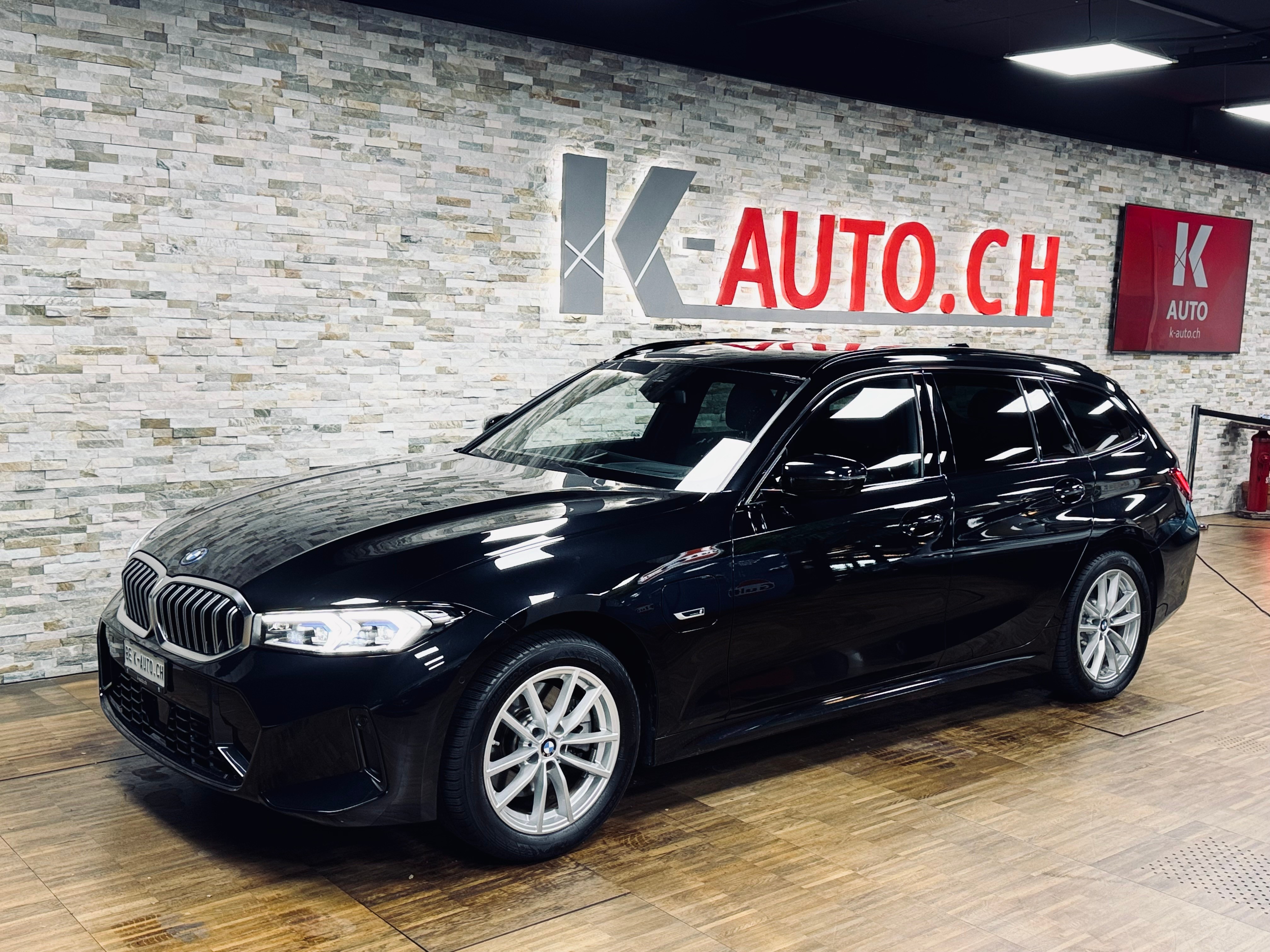 BMW 330e x DriveTouring Steptronic M Sport