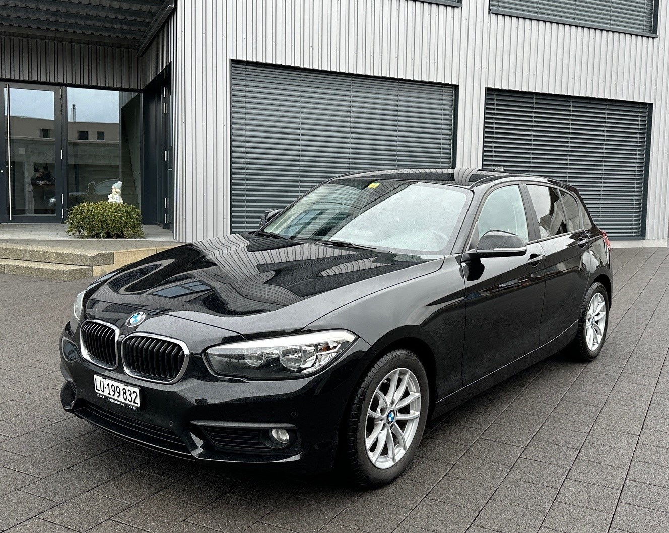 BMW 118i Essential Edition Steptronic