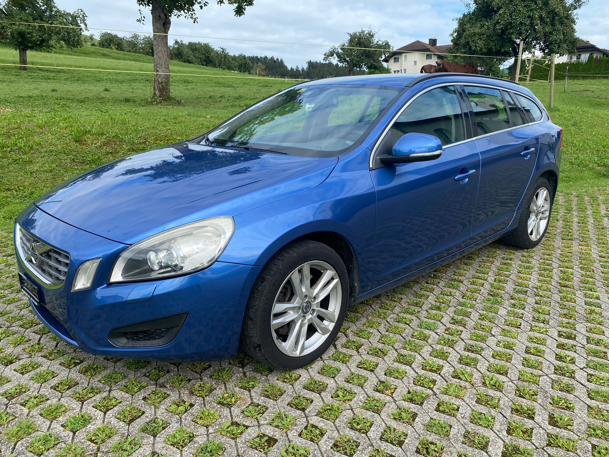 VOLVO V60 D4 AWD Summum Geartronic