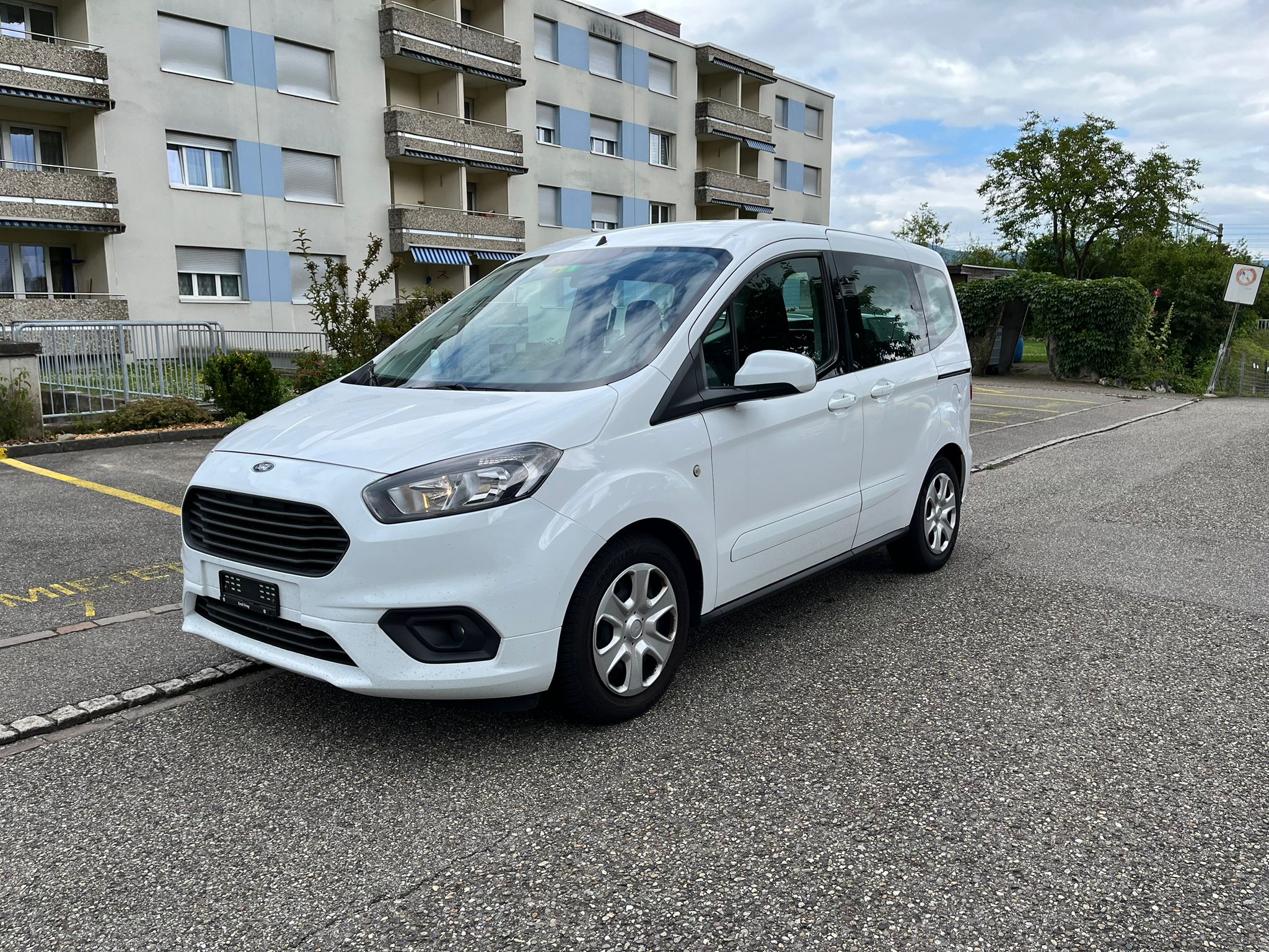 FORD Tourneo Courier 1.0 SCTi Titanium