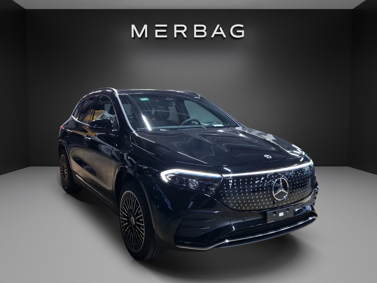 MERCEDES-BENZ EQA 300 66,5kWh 4Matic Swiss Star