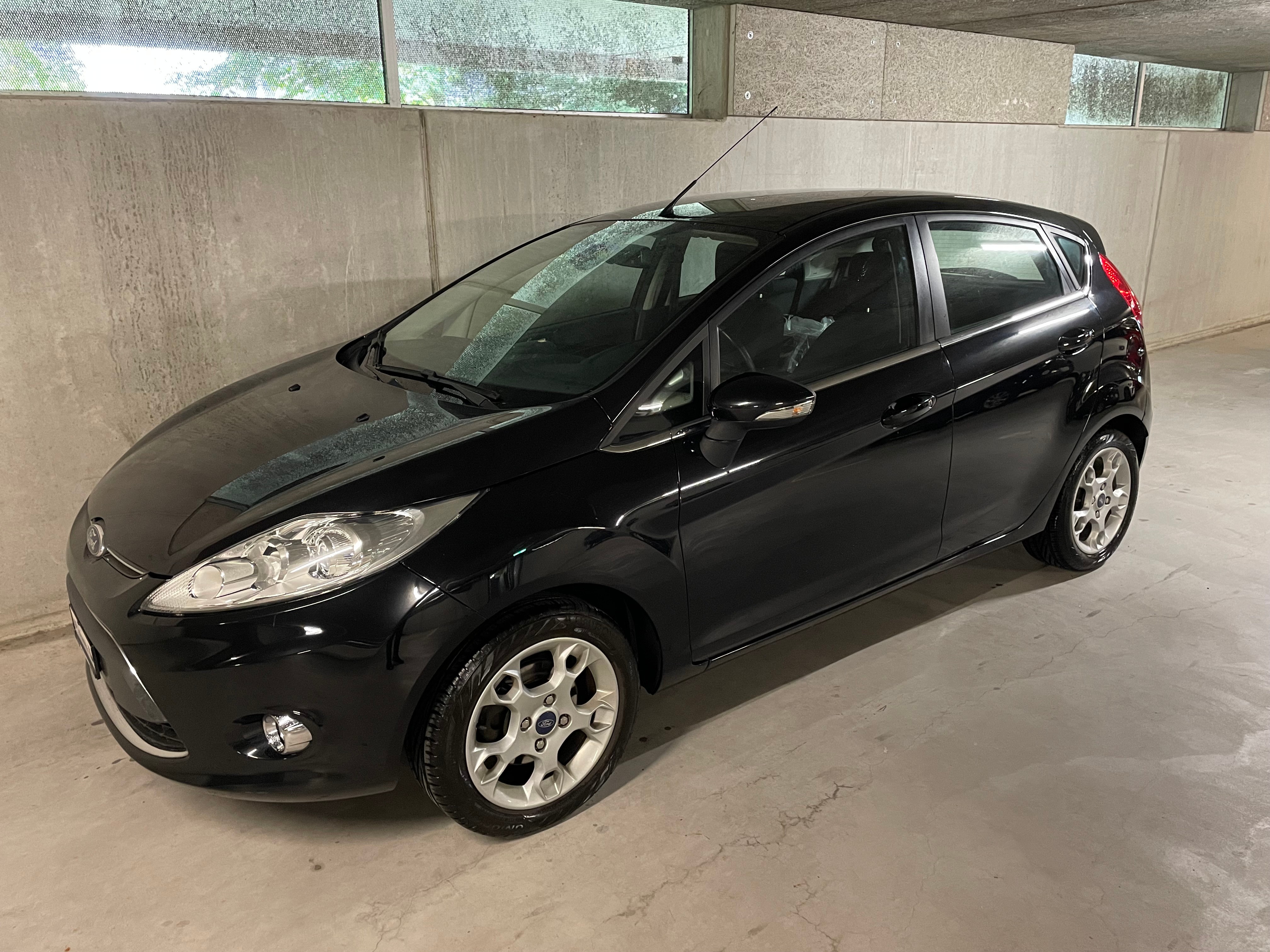 FORD Fiesta 1.4 16V Titanium