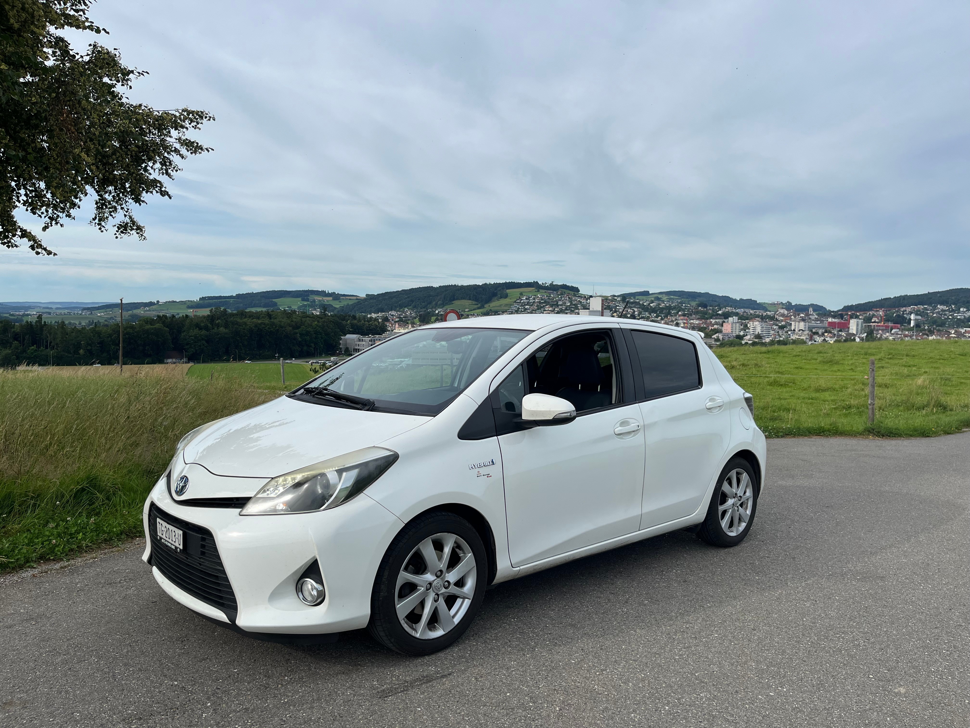 TOYOTA Yaris 1.5 VVT-i Hybrid Sol Premium CVT