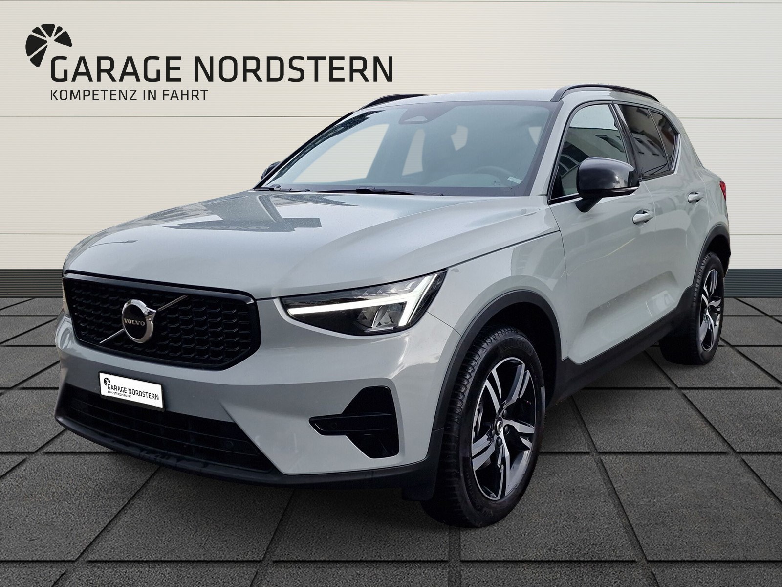 VOLVO XC40 2.0 B3 MH Plus Dark