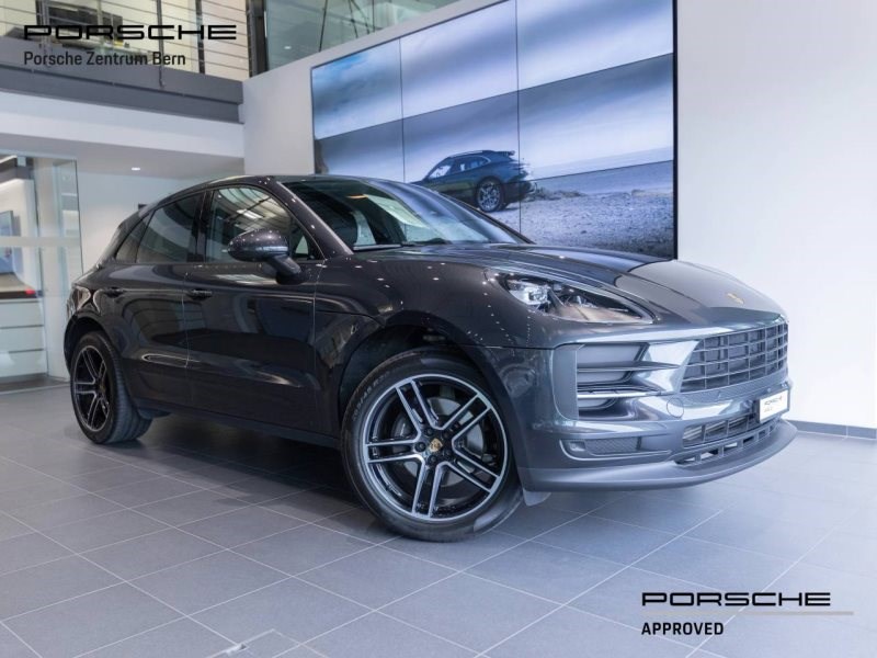 PORSCHE MACAN