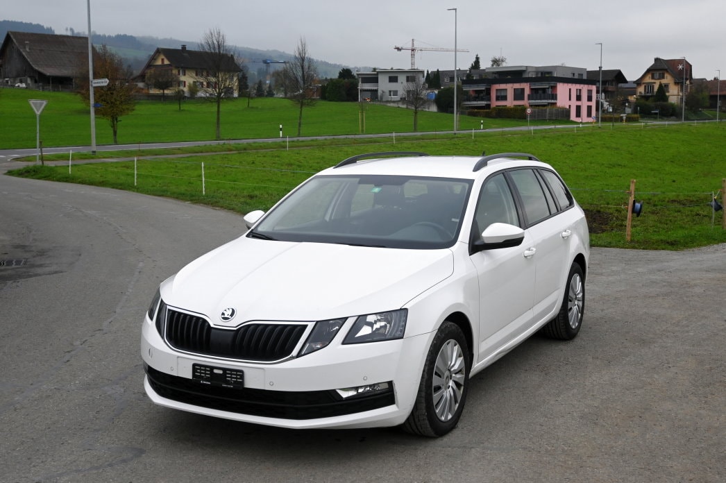 SKODA Octavia Combi 2.0 TDI Ambition DSG