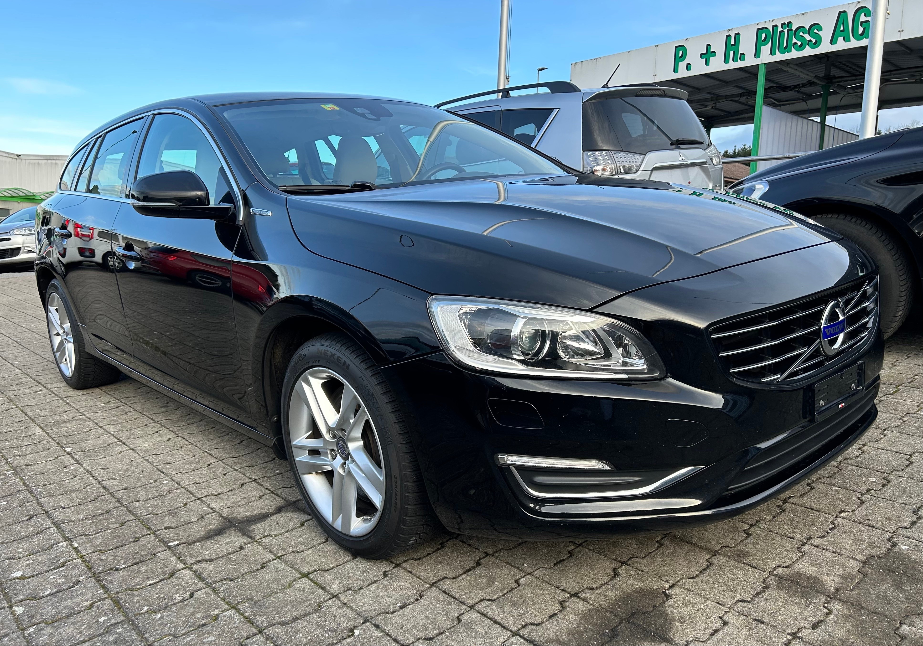 VOLVO V60 D6 AWD Plug-in Hybrid Summum Geartronic