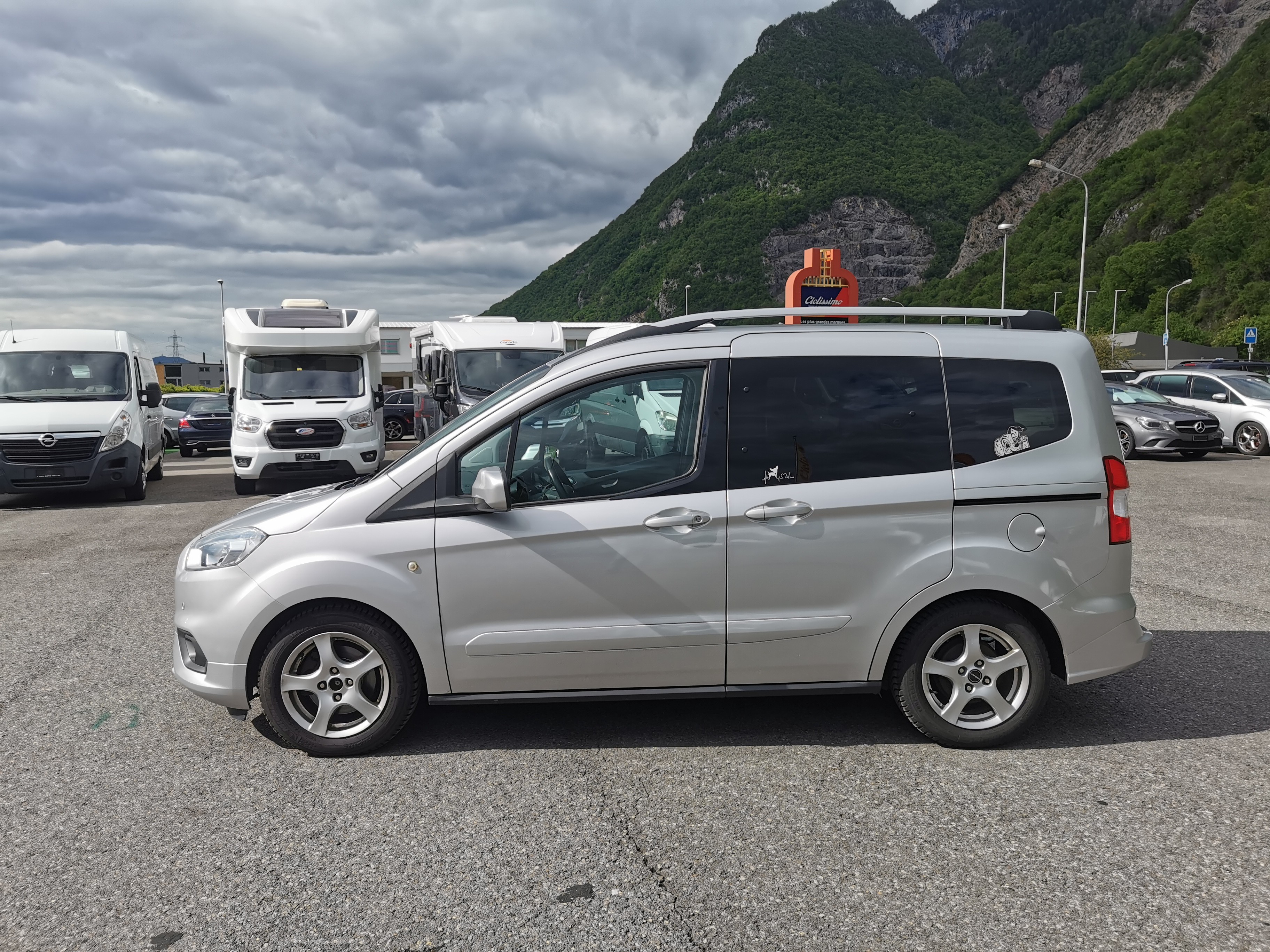 FORD Tourneo Courier 1.0 SCTi Titanium