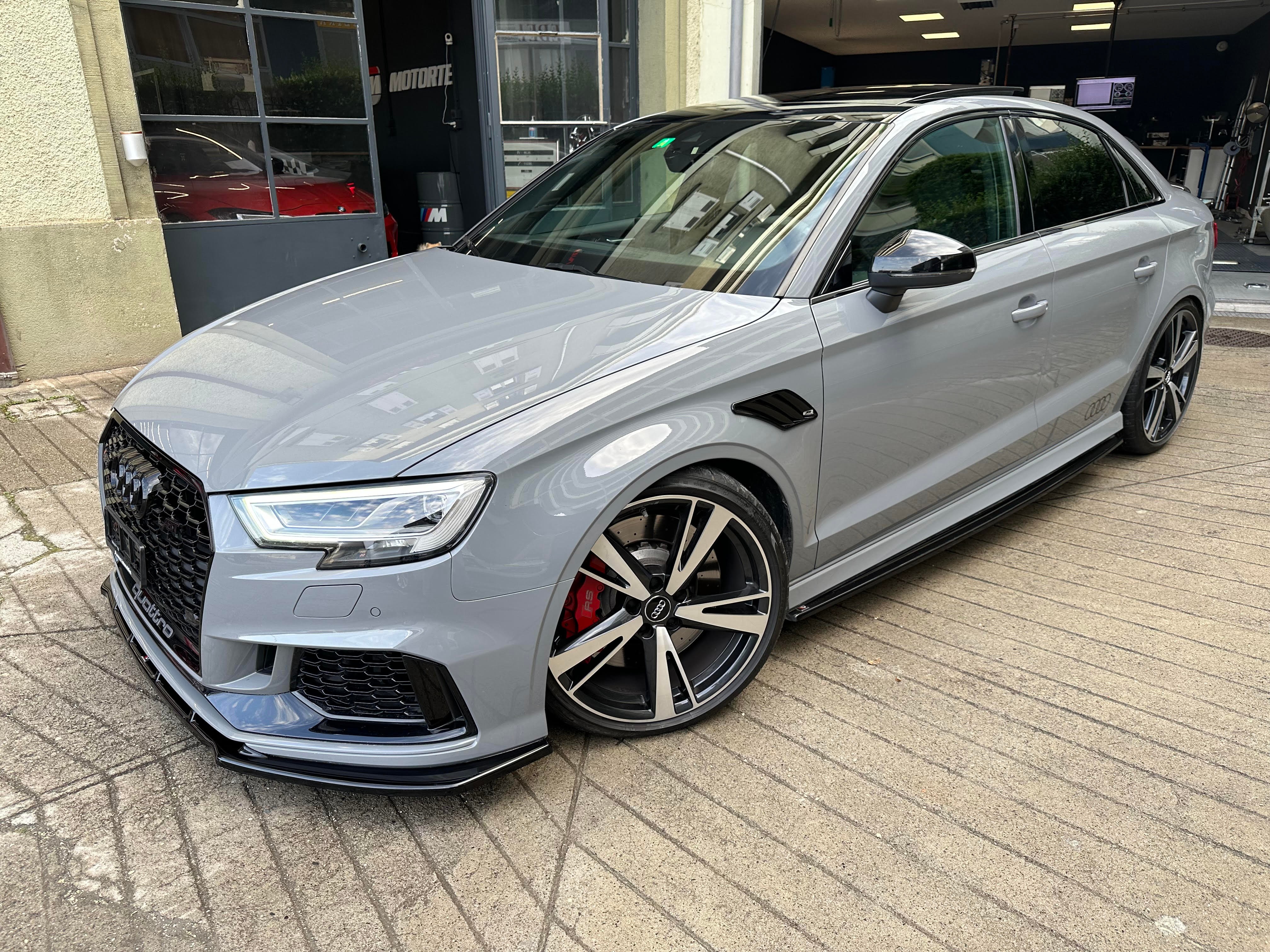 AUDI RS3 Limousine 2.5 TSI quattro S-tronic LIGNE AKRAPOVIC!!!!