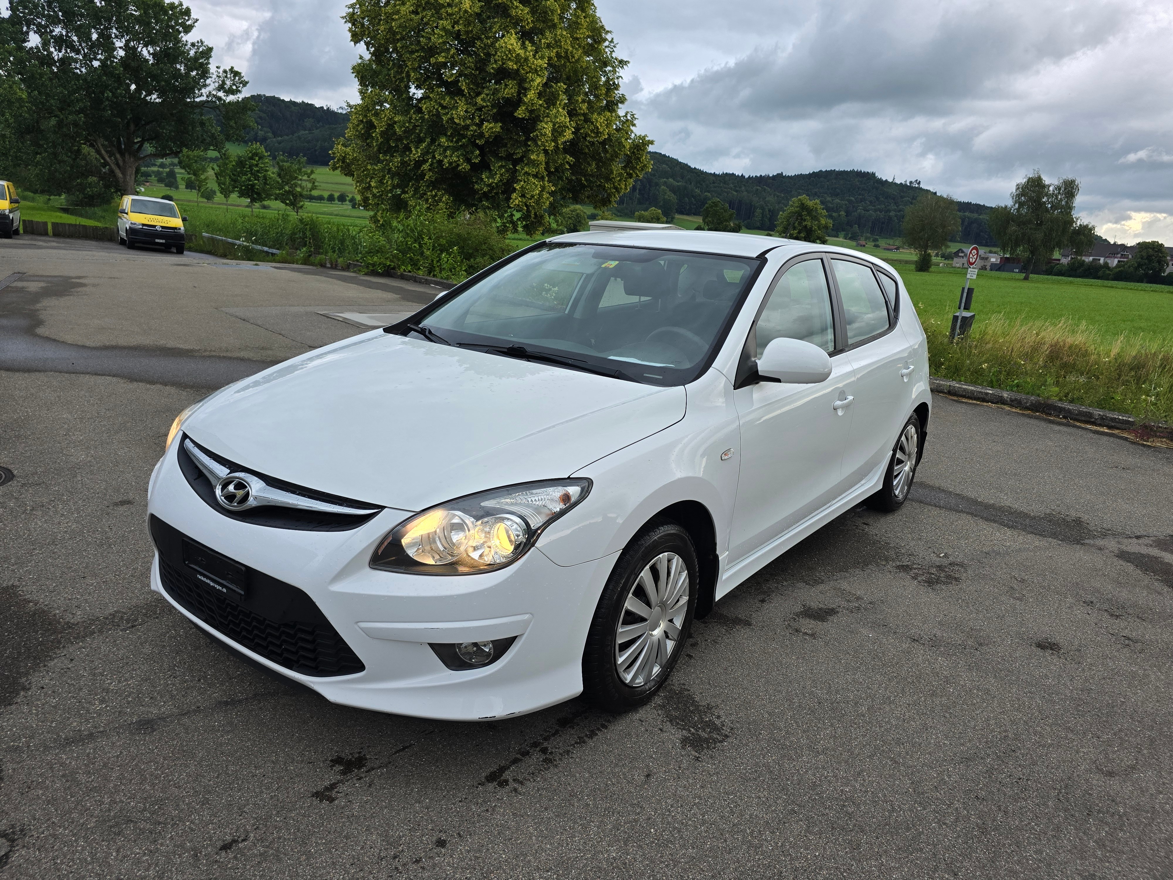 HYUNDAI i30 1.4 Comfort*Frisch ab MFK*Frisch ab Service*8-fach bereift