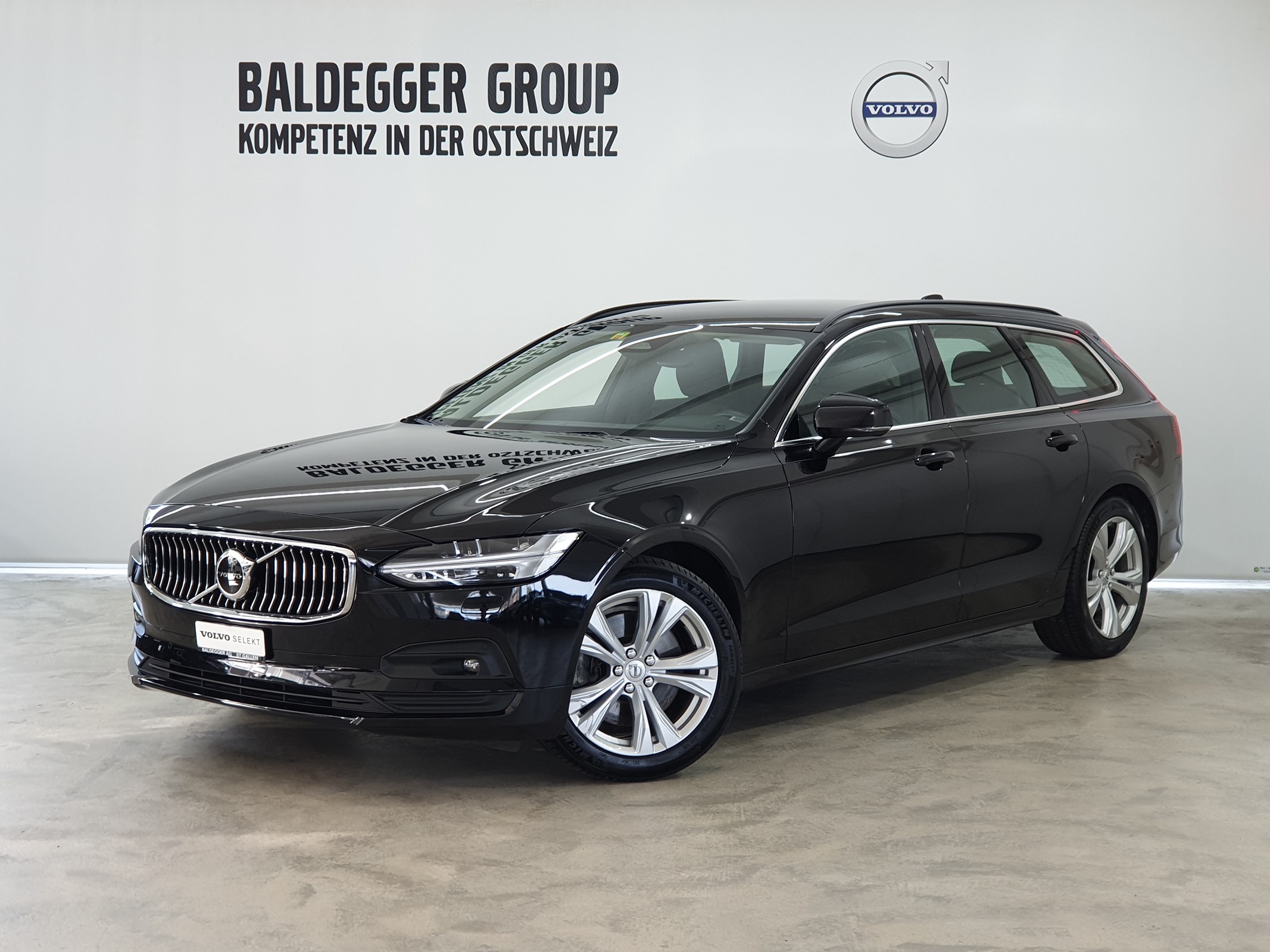 VOLVO V90 2.0 B4 Momentum