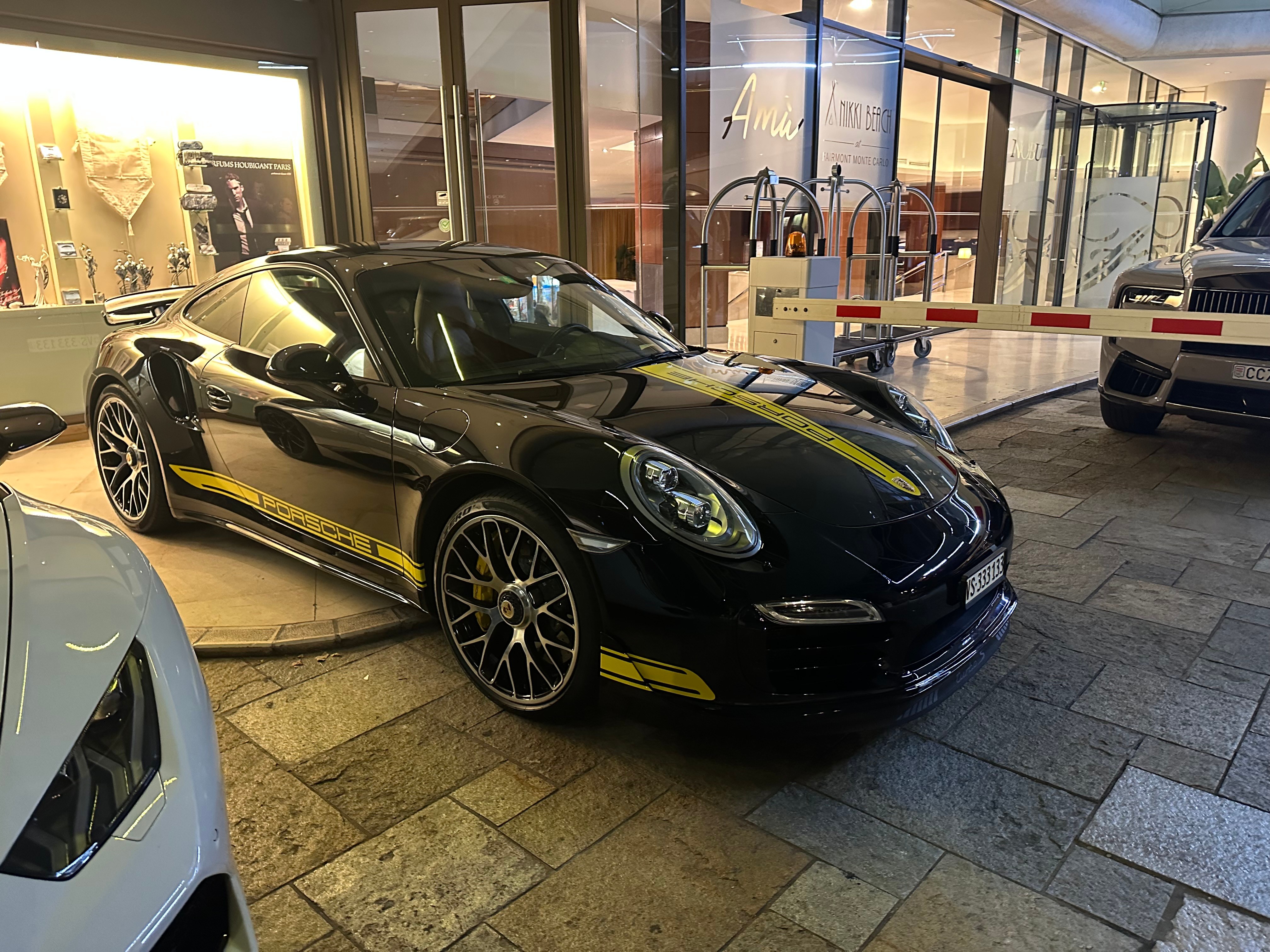 PORSCHE 911 Turbo S PDK