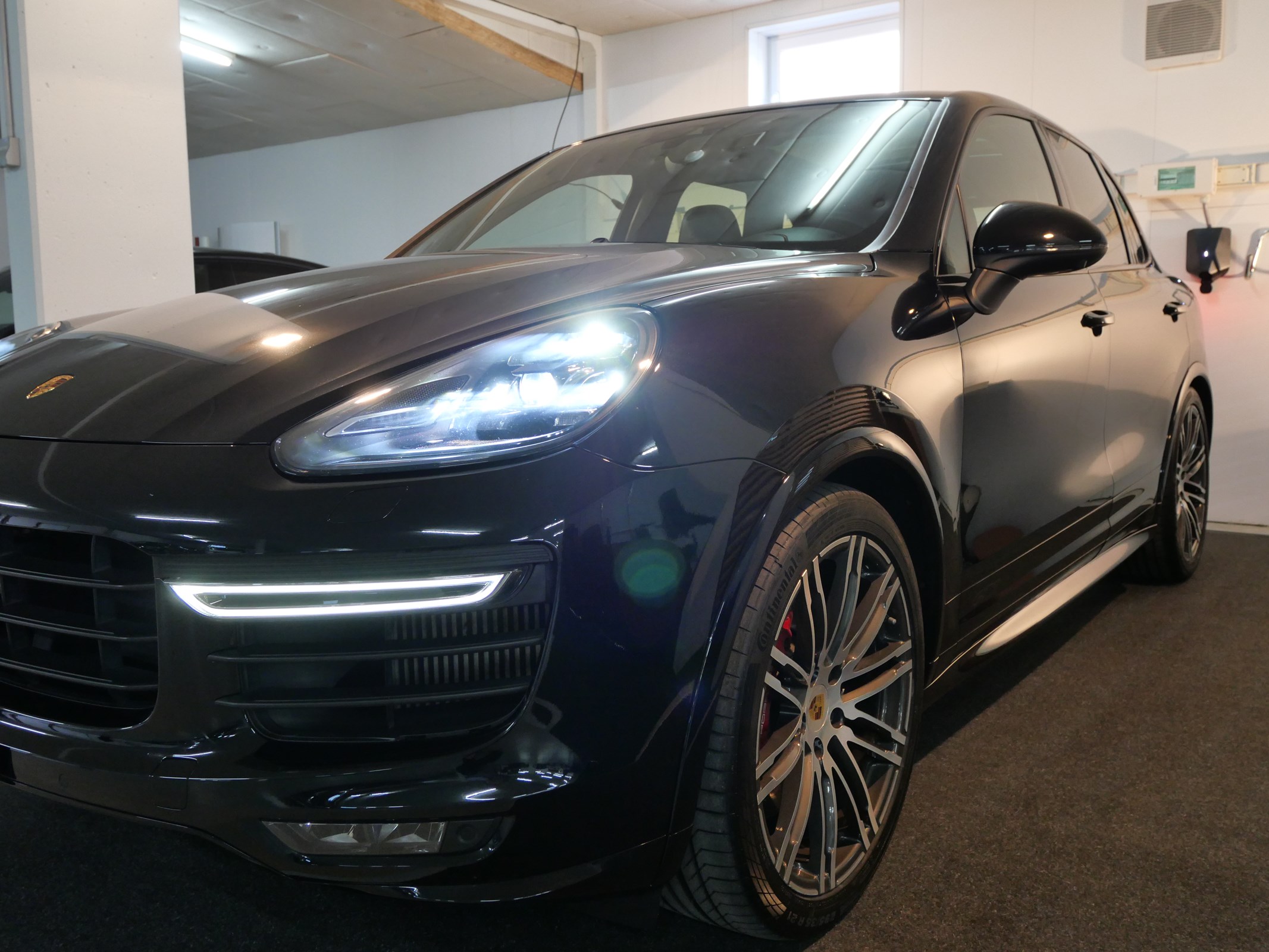 PORSCHE Cayenne GTS