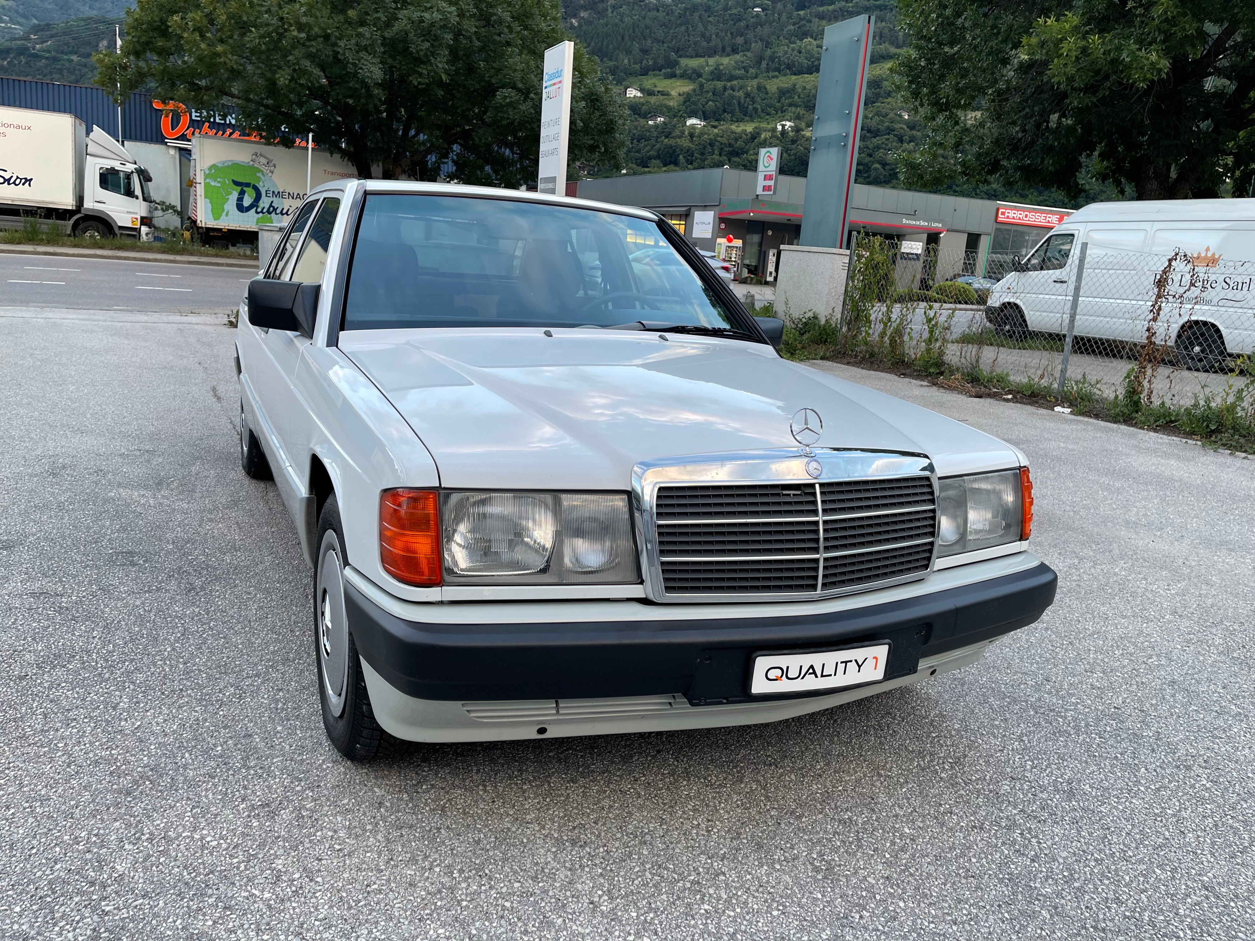 MERCEDES-BENZ 190 E 2.0