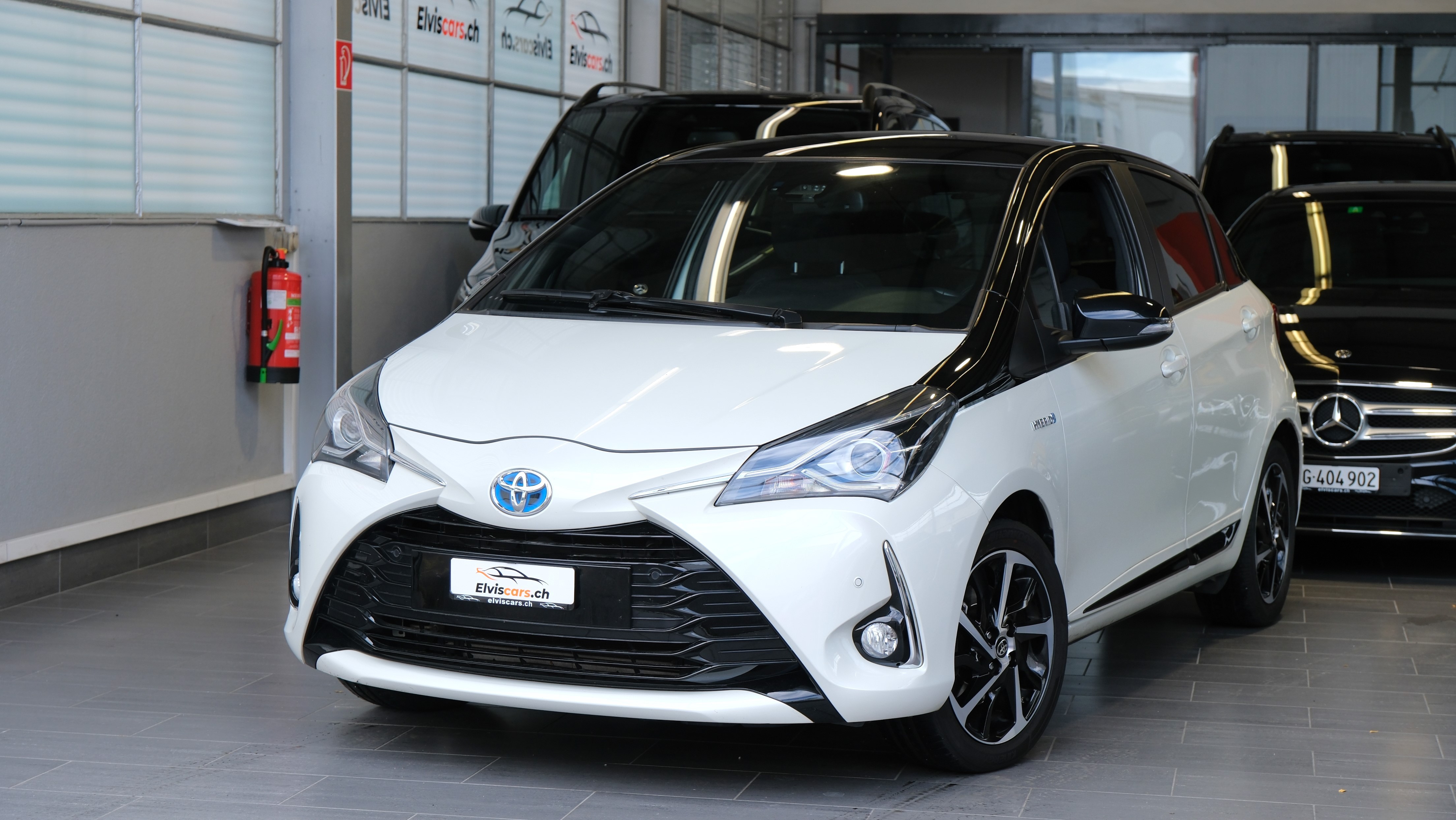 TOYOTA Yaris 1.5 VVT-i Hybrid Premium e-CVT