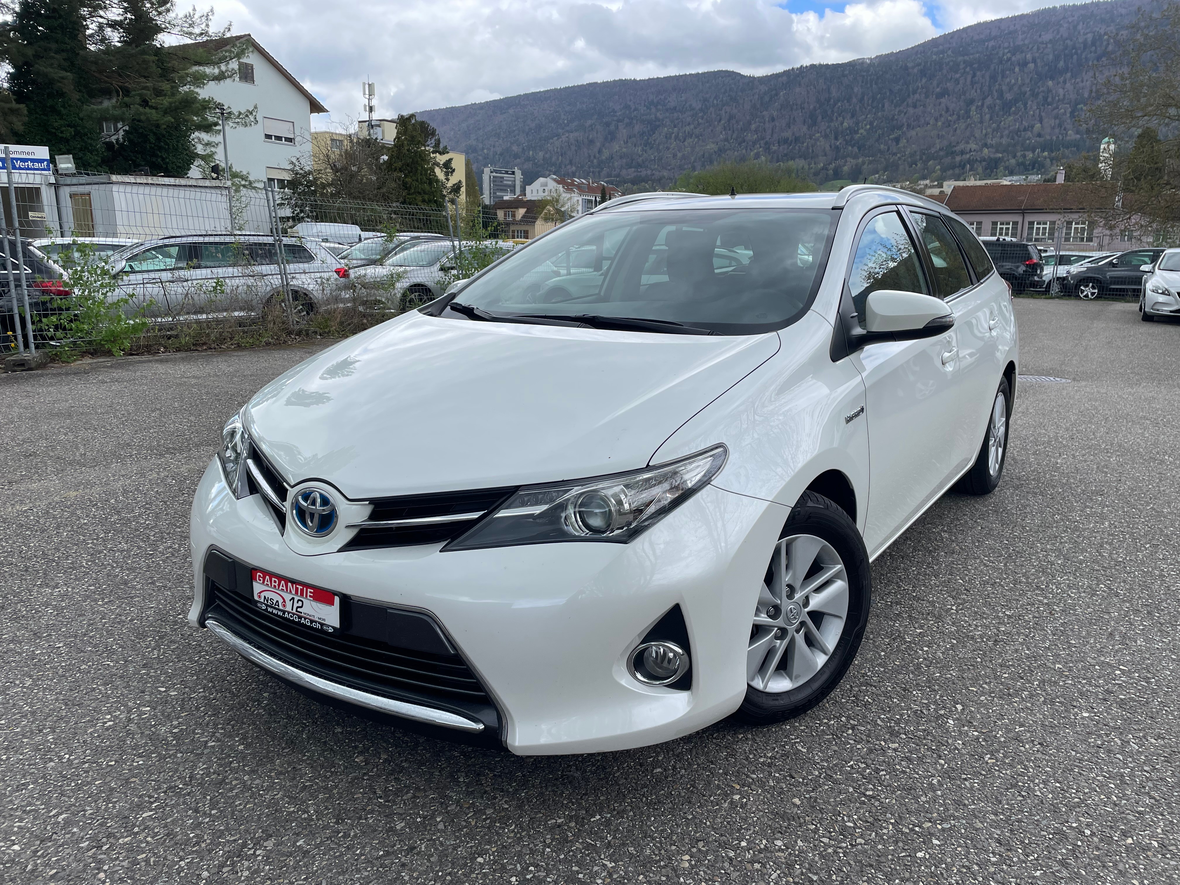 TOYOTA Auris Touring Sports 1.8 16V HSD Linea Luna ** Navigation ** Klima-auto ** Tempomat ** Rückfahrkamera ** Sitzheizung **