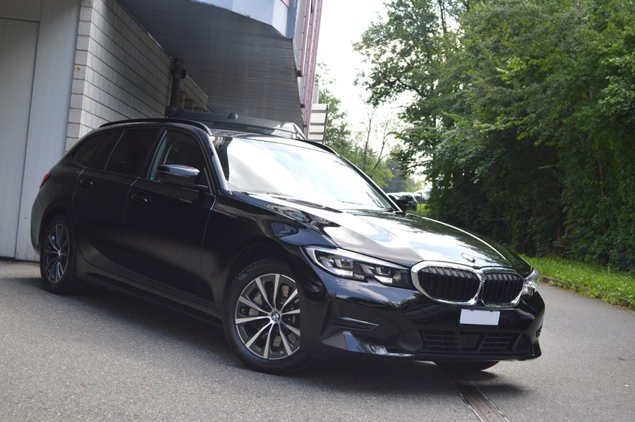 BMW 330e x DriveTouring Steptronic